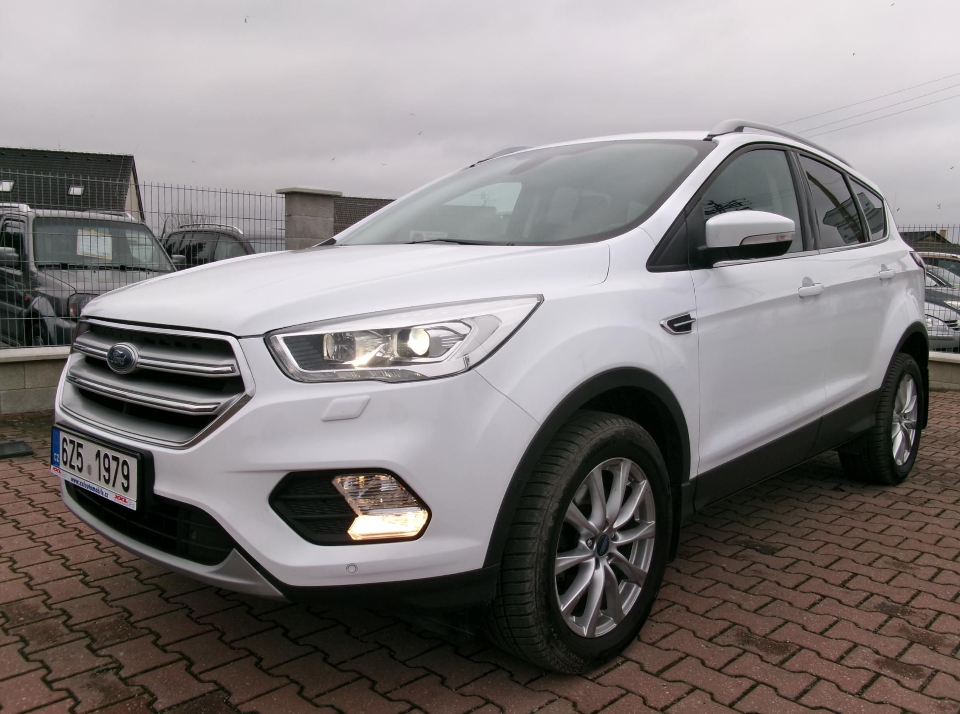Ford Kuga, 2,0TDCi TITANIUM Plus AWD ČR - fotka 2