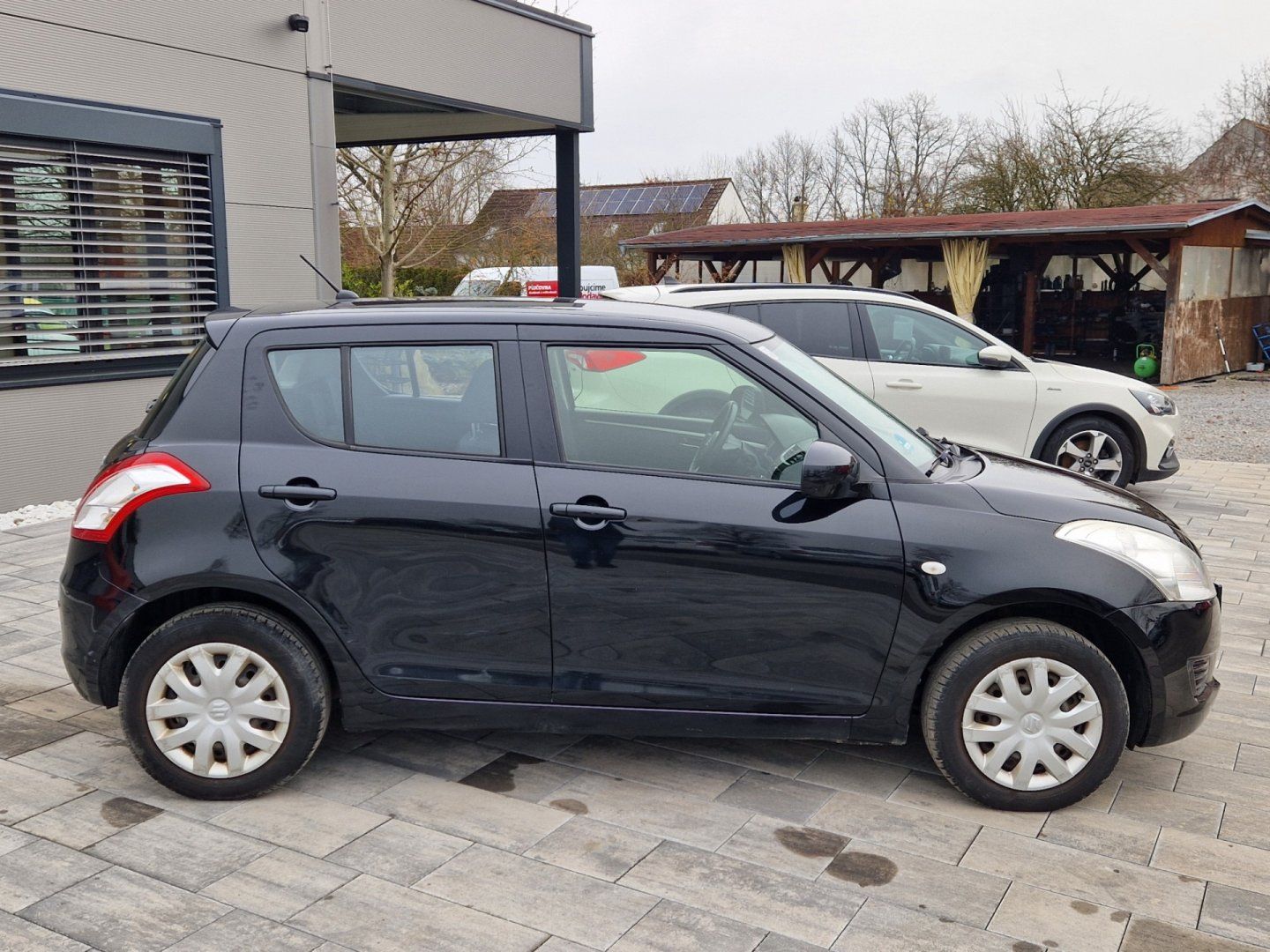 Suzuki Swift, 1,2i 66 KW 4x4 - fotka 4