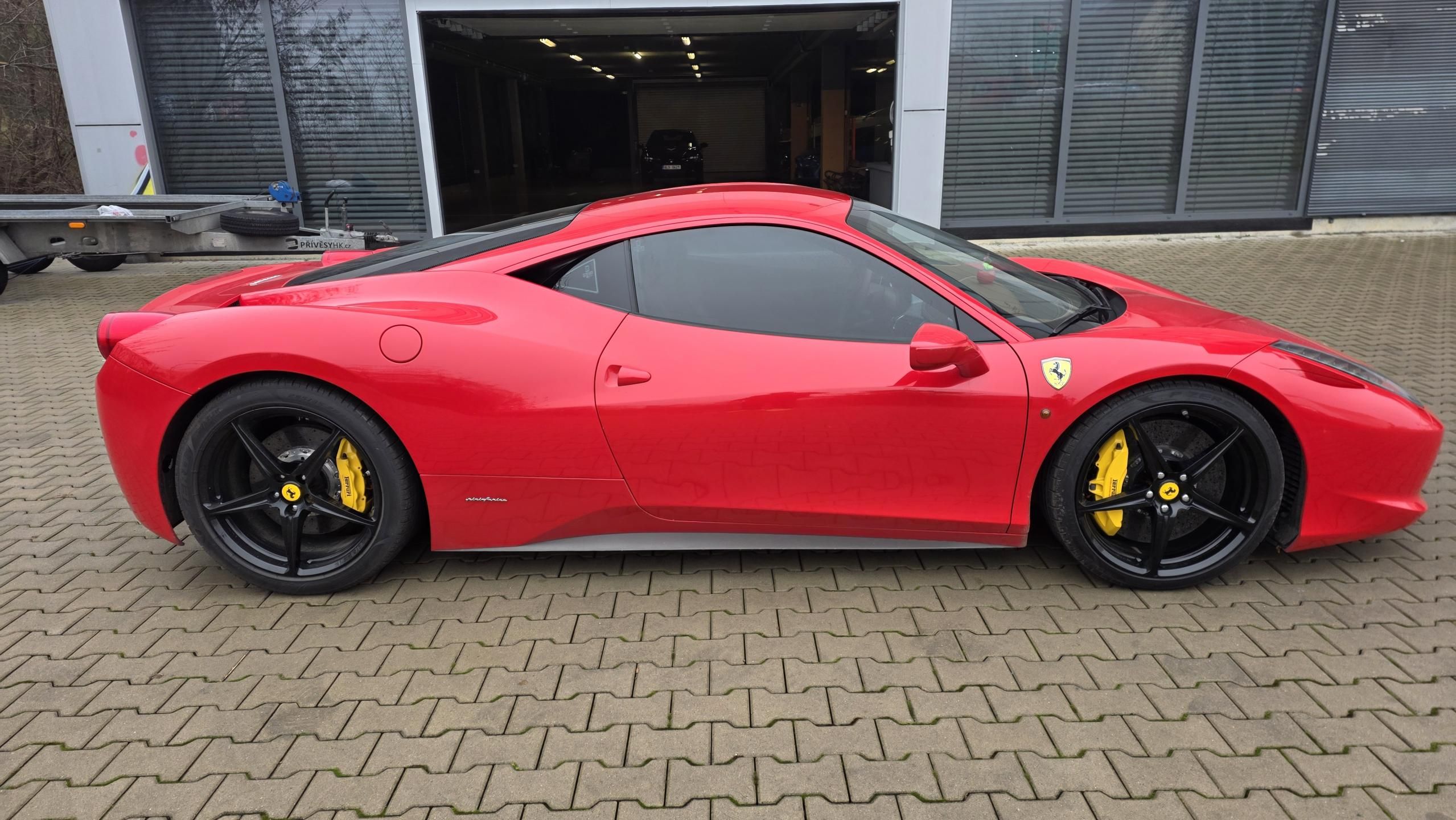 Ferrari 458, TOP STAV PRAVIDELNÝ SERVIS - fotka 3