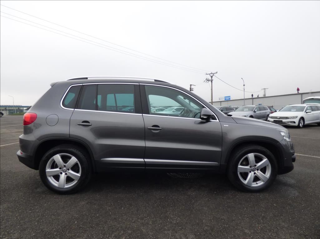 Volkswagen Tiguan, 1,4 TSI 90KW SPORT - fotka 2