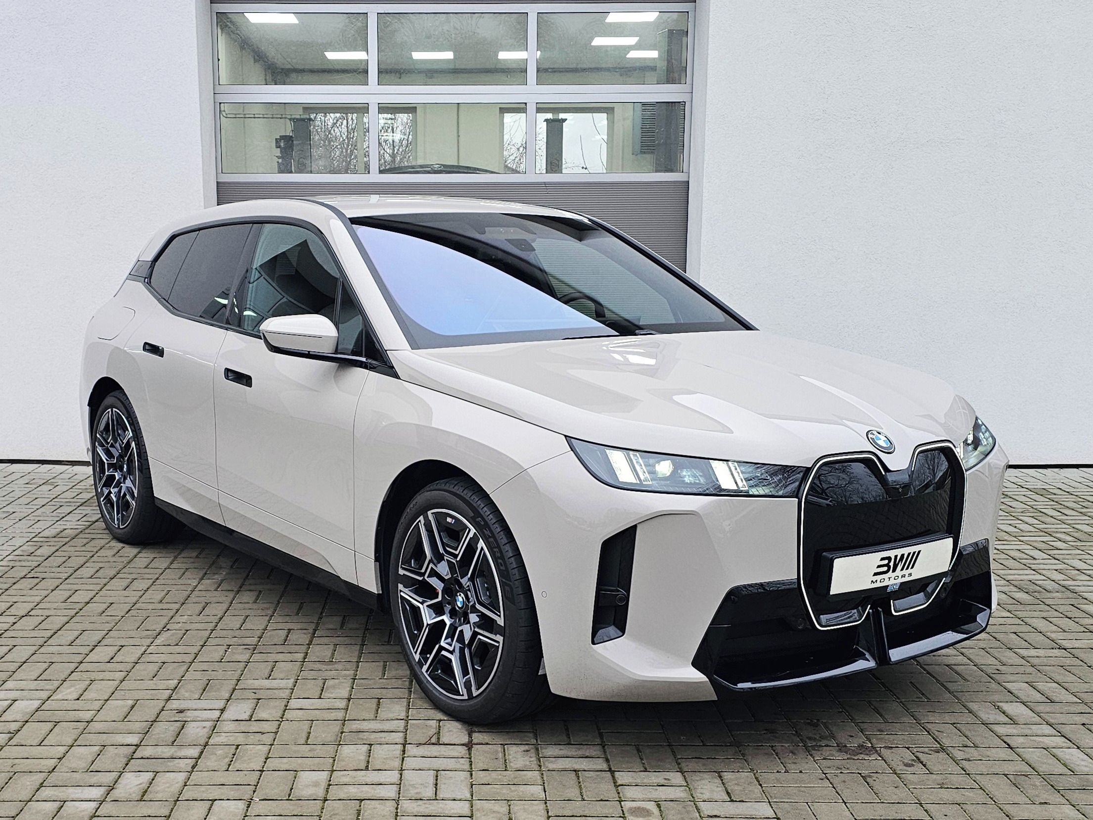 BMW iX, xDrive45 M paket Pro - fotka 3