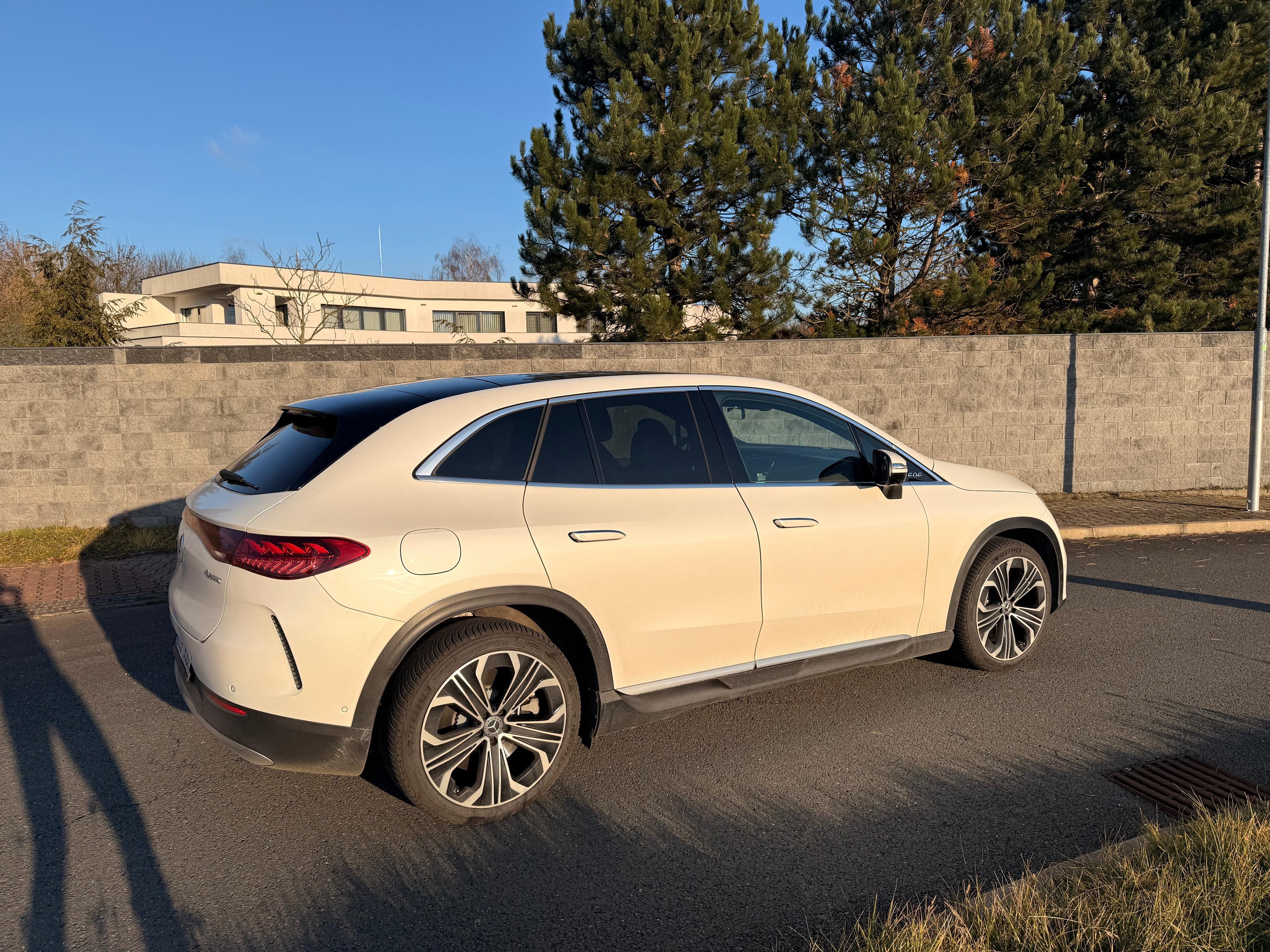 Mercedes-Benz EQE, 500 4MATIC - fotka 3