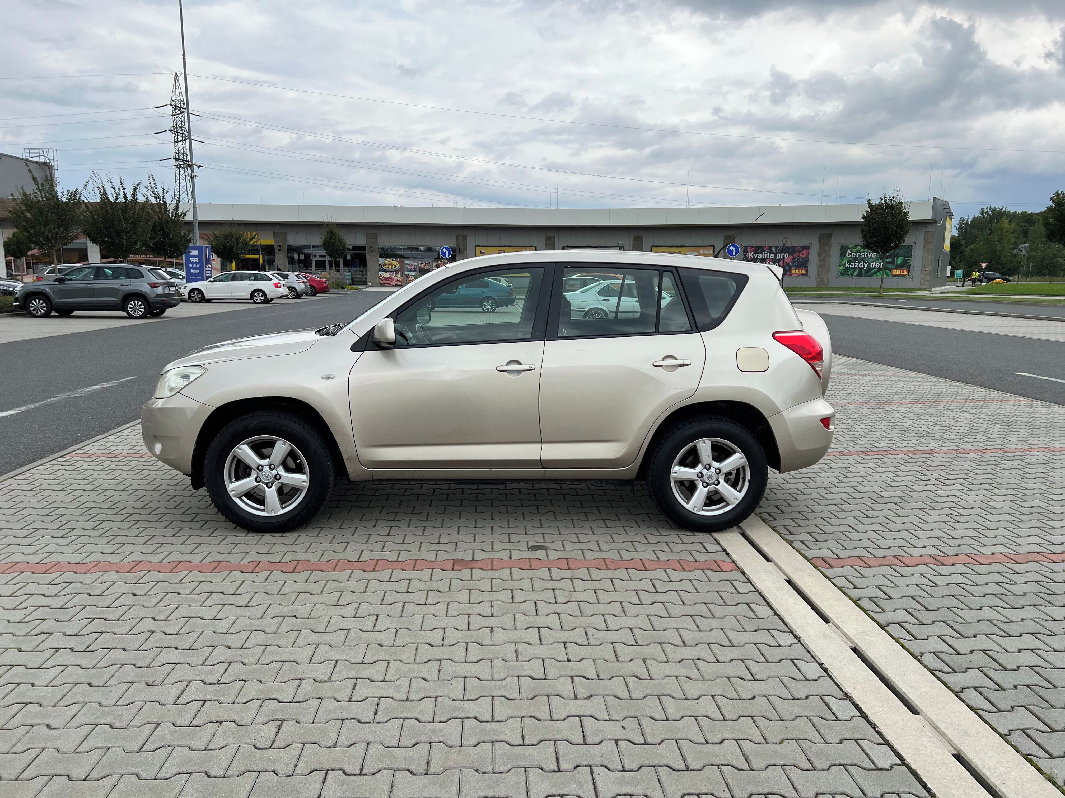 Toyota Rav4, 2.0i 112kw 4x4 1. maj. koup.ČR - fotka 6