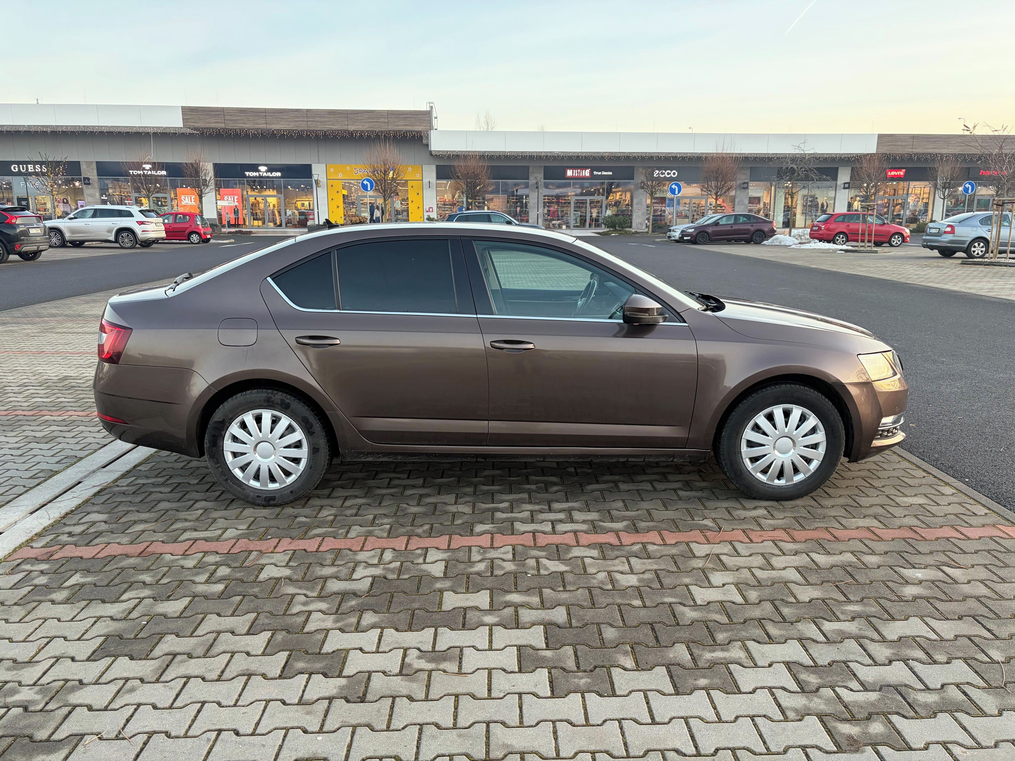 Škoda Octavia, III 1.6 TDi DSG kůže navi FULL - fotka 2