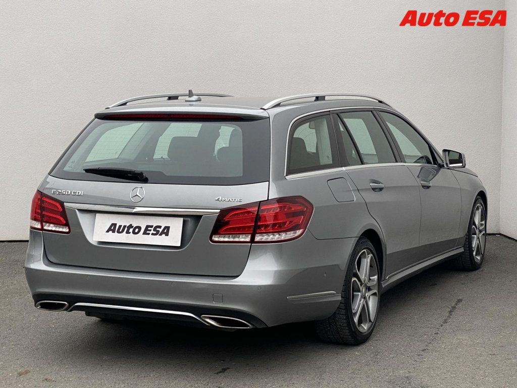 Mercedes-Benz Třídy E, 2.2 CDi E250 4Matic,AT - fotka 4