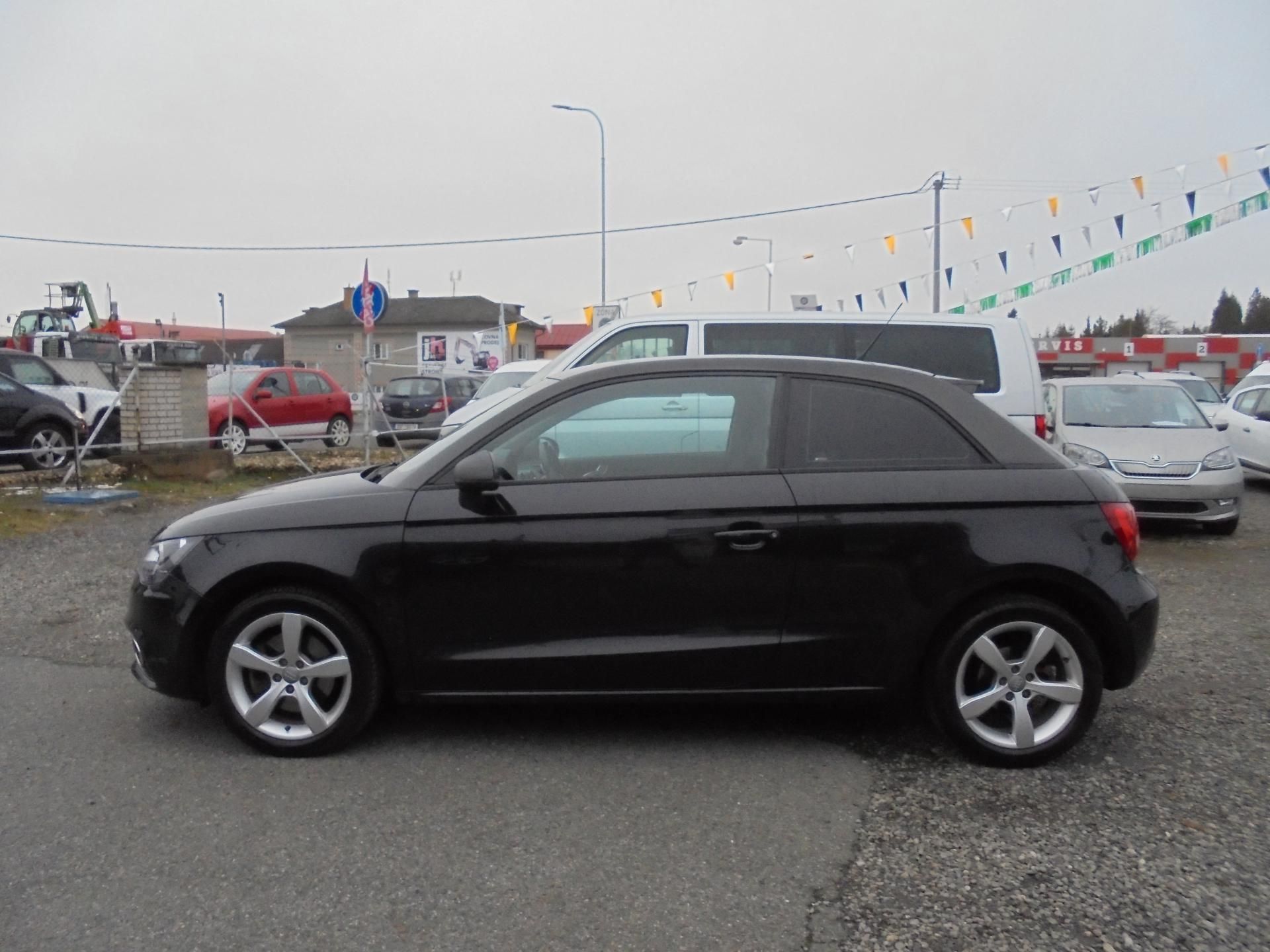 Audi A1, 1.6 TDI- NAVIGACE- KLIMA - fotka 4