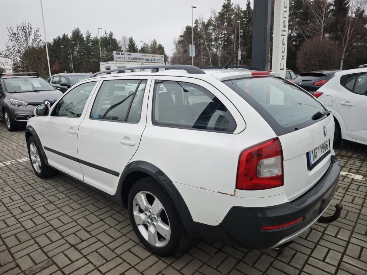 Škoda Octavia, 2,0 TDI  4x4 Combi Scout - fotka 4