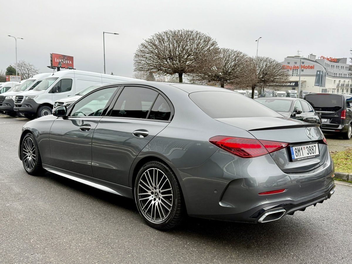 Mercedes-Benz Třídy C, 300 4MATIC - fotka 6