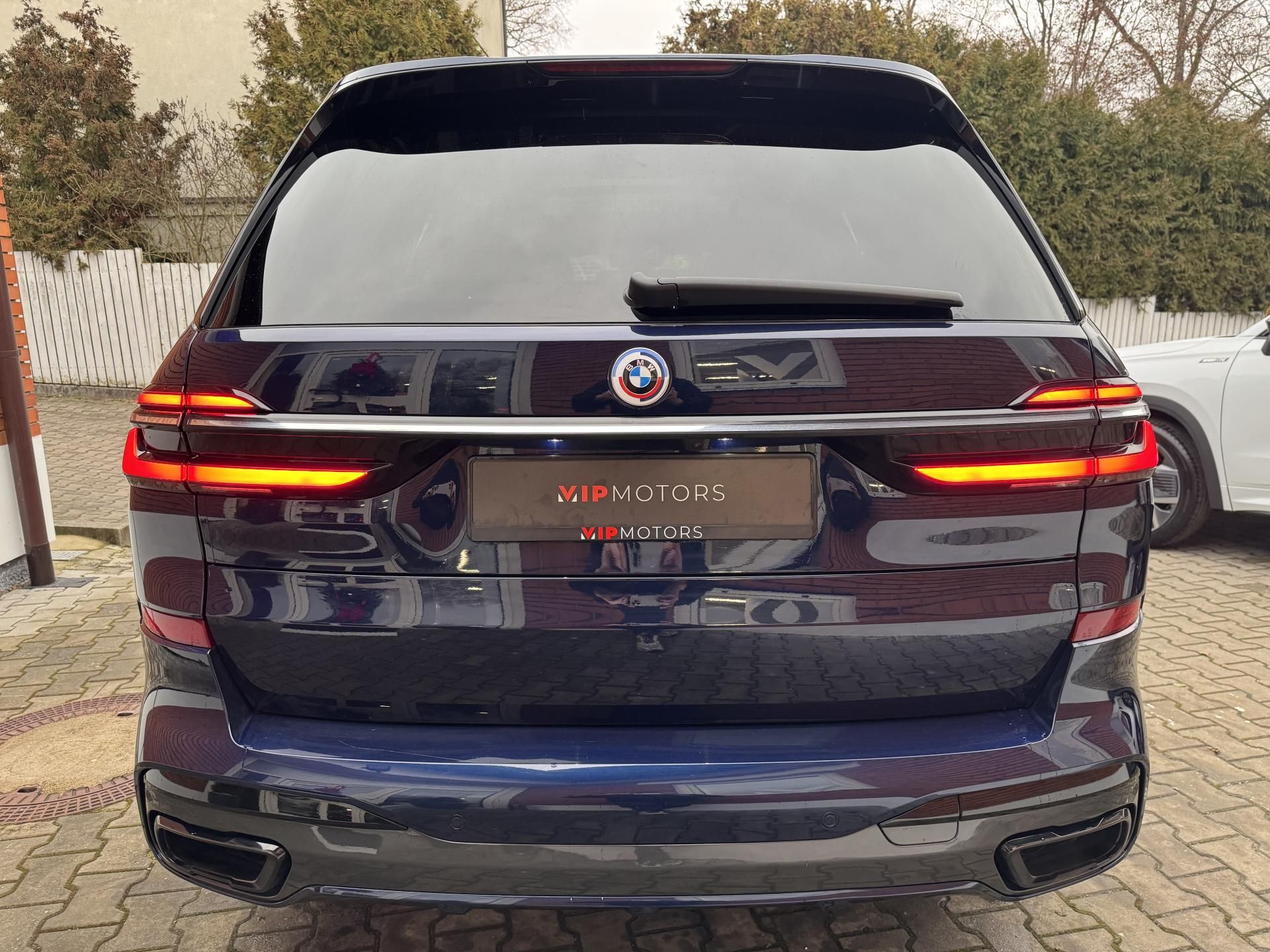BMW X7, 40i-INDIVID-MASÁŽE-R22-TAŽ. - fotka 4