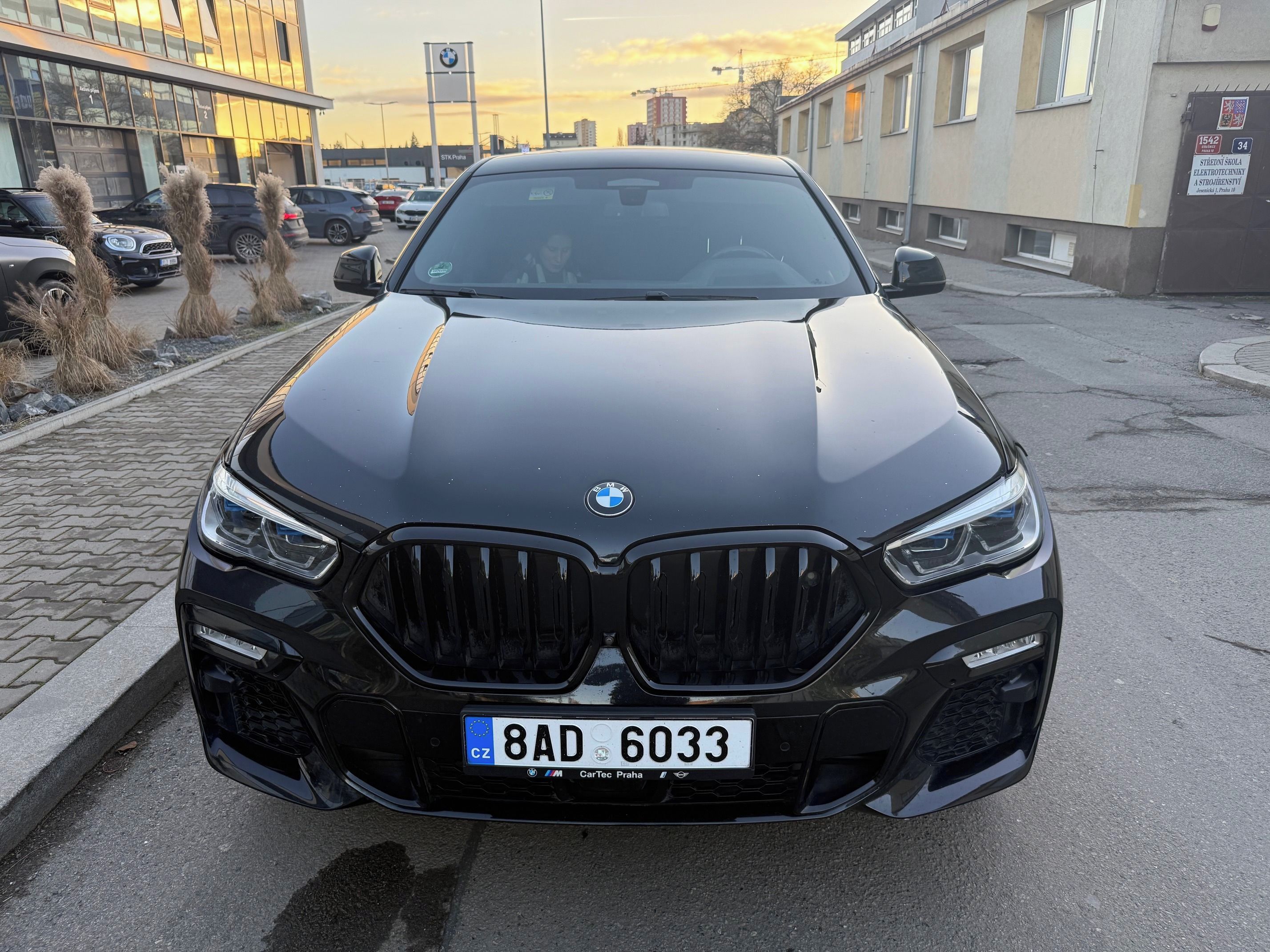 BMW X6, CZ,DPH,ZÁRUKA,1.maj,INDIVIDUAL - fotka 2