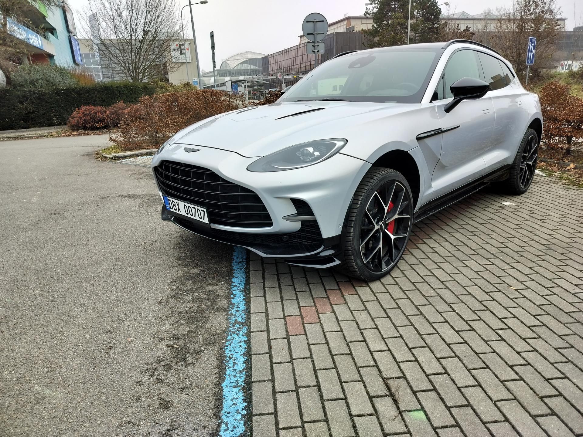 Aston Martin DBX, 707 23" - fotka 3