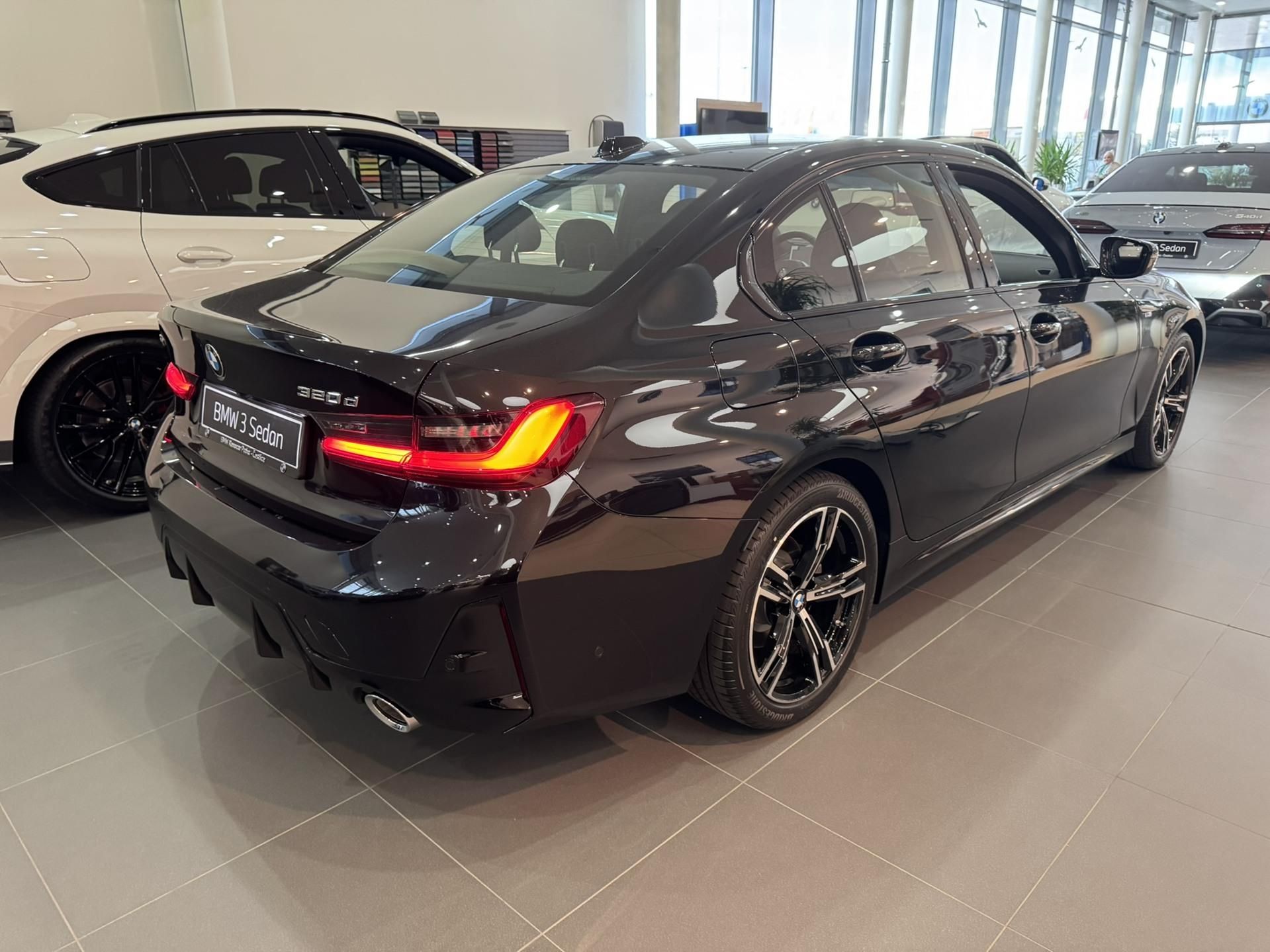 BMW Řada 3, 320d xDrive sedan - fotka 6