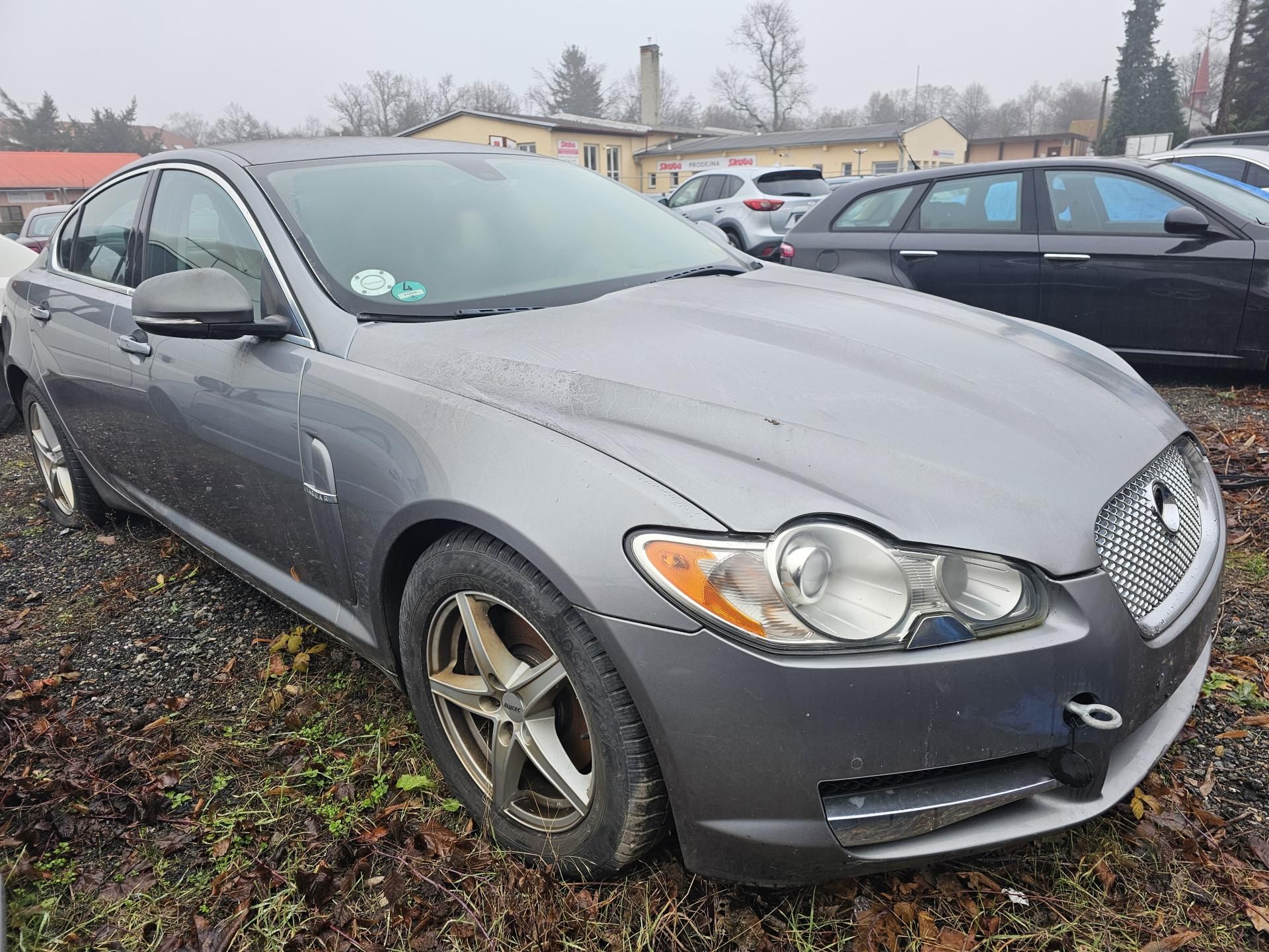 Jaguar XF, 3.0D 177kW NA DÍLY NEBO OPRAVU - fotka 2