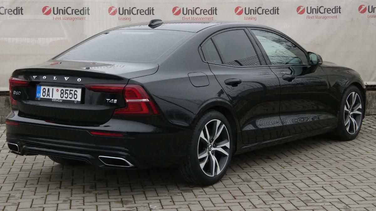 Volvo S60, T4 FWD R-Design - fotka 3
