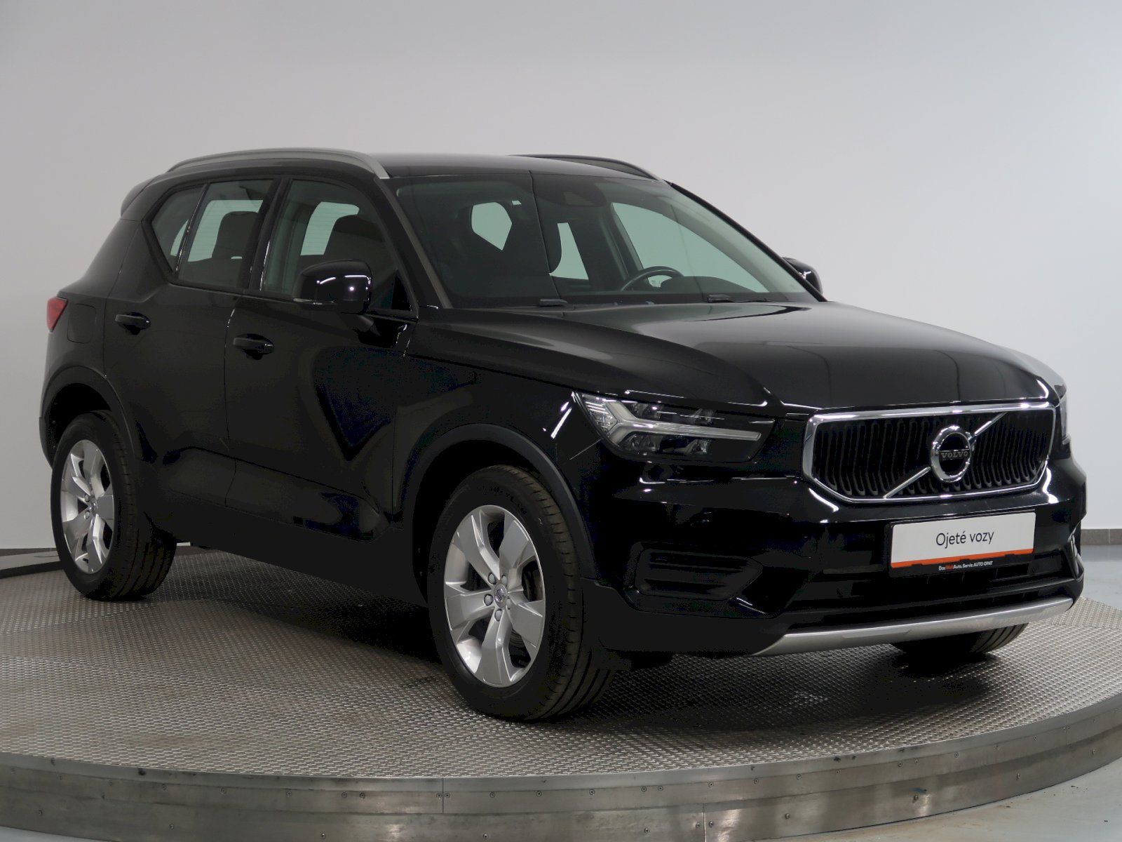Volvo XC40, MOMENTUM 2.0 D3 108KW AUTOMAT - fotka 6