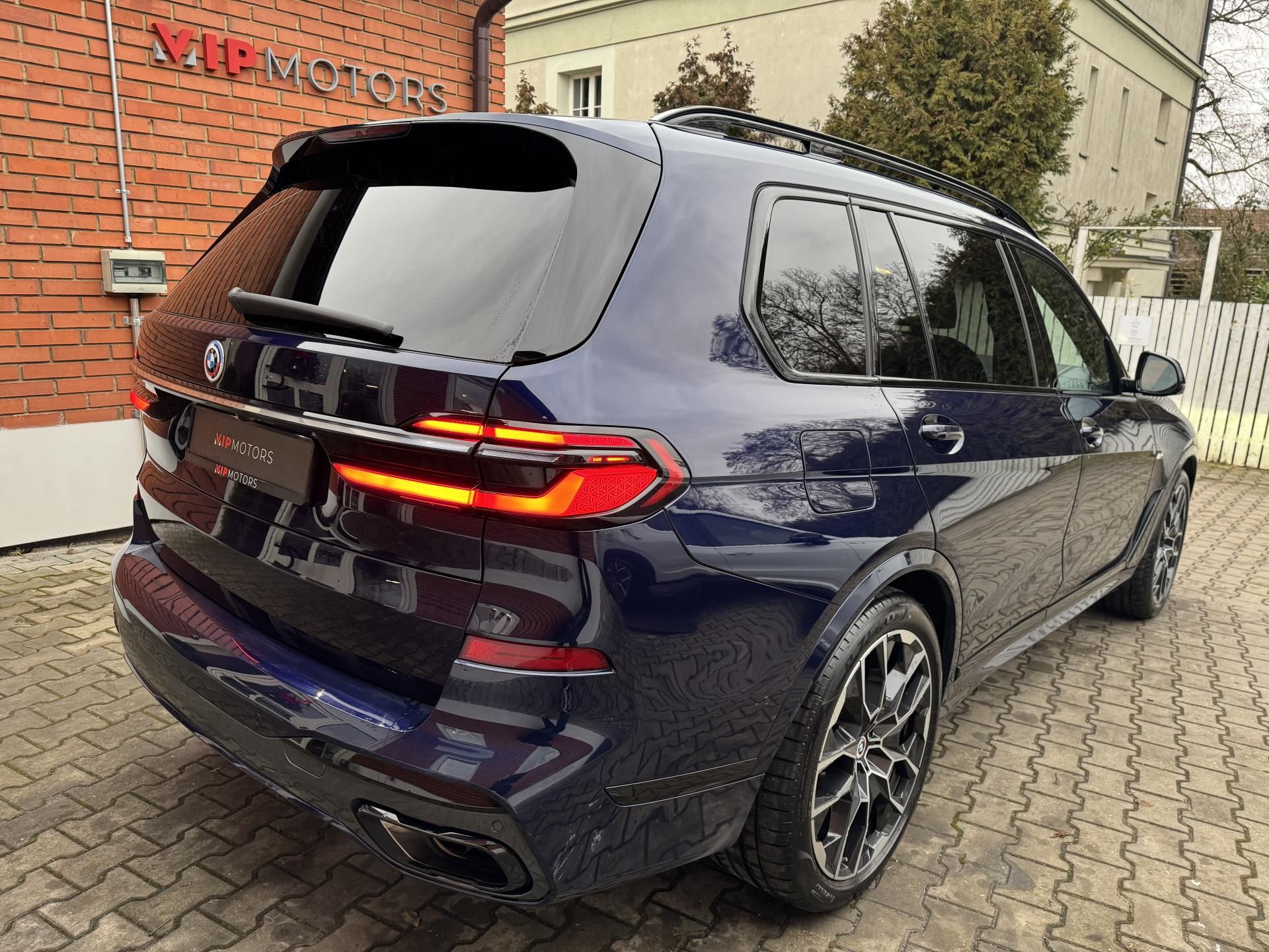 BMW X7, 40i-INDIVID-MASÁŽE-R22-TAŽ. - fotka 5