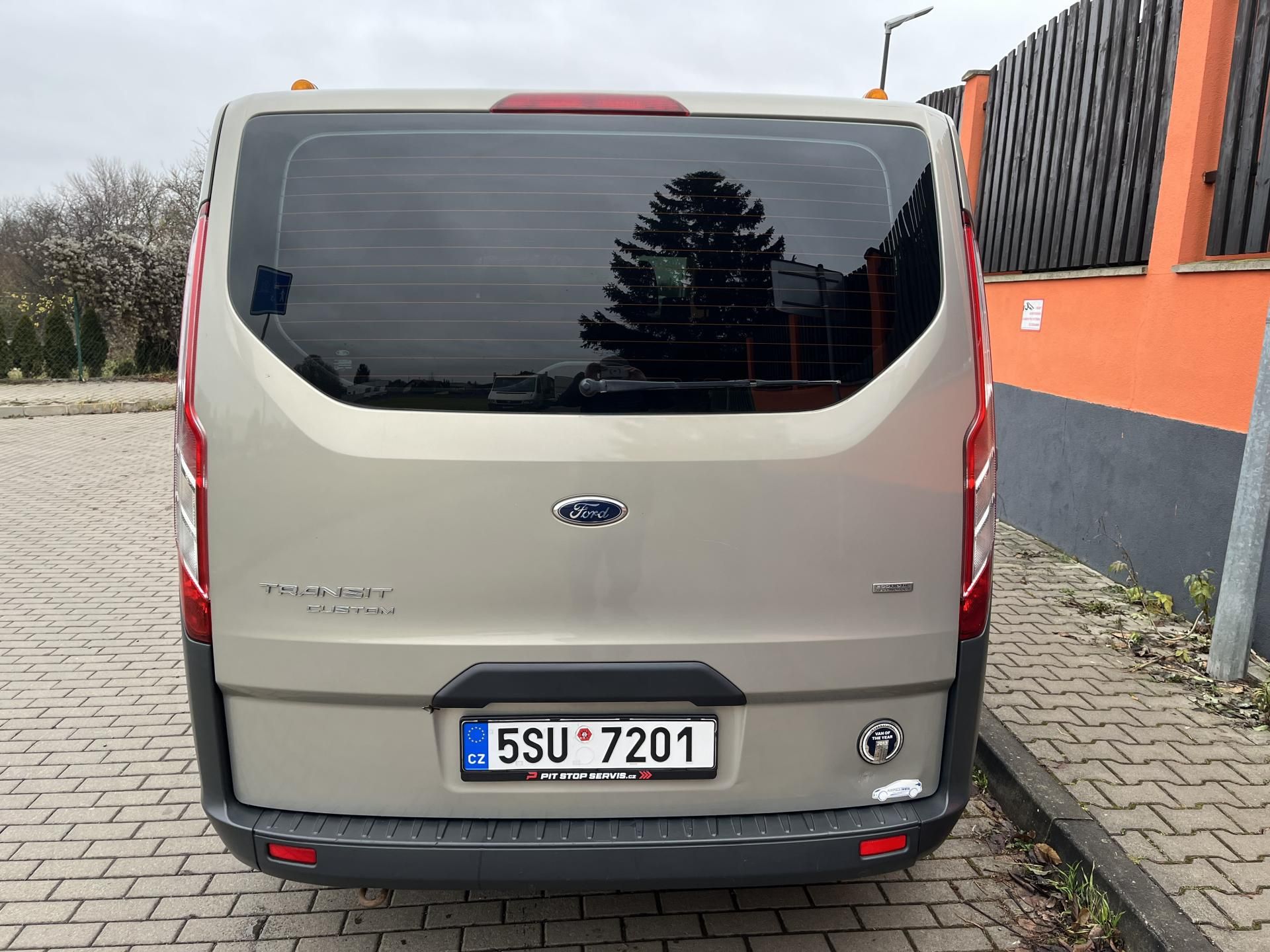 Ford Tourneo Custom, 2.2 TDCi 9 Míst - fotka 6