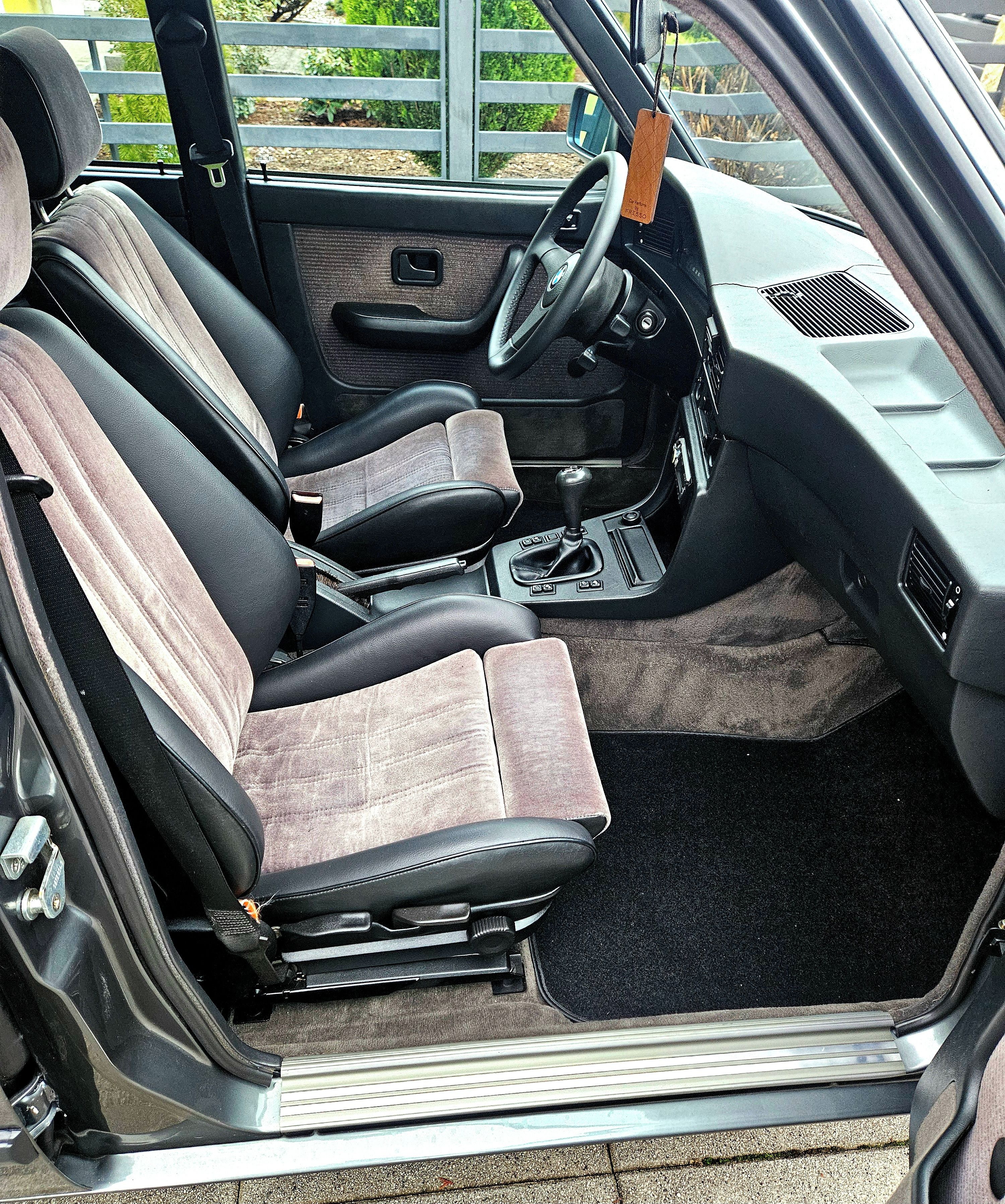 BMW Řada 5, E28 klasika v perfektnim stavu - fotka 4