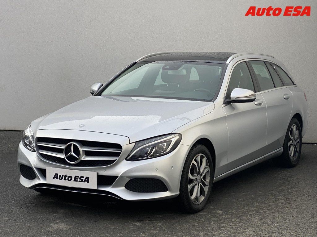 Mercedes-Benz Třídy C, 2.2CDi,AT,park. kamera - fotka 3