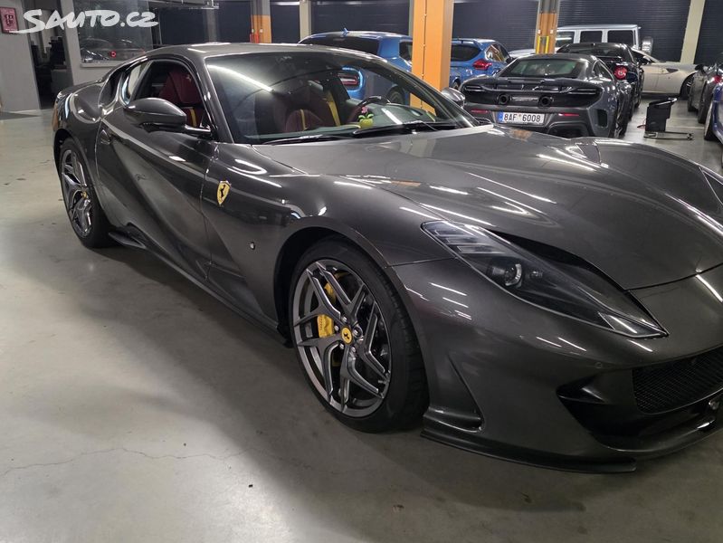 Ferrari 812, 2roky ZÁRUKA plný SERVIS
