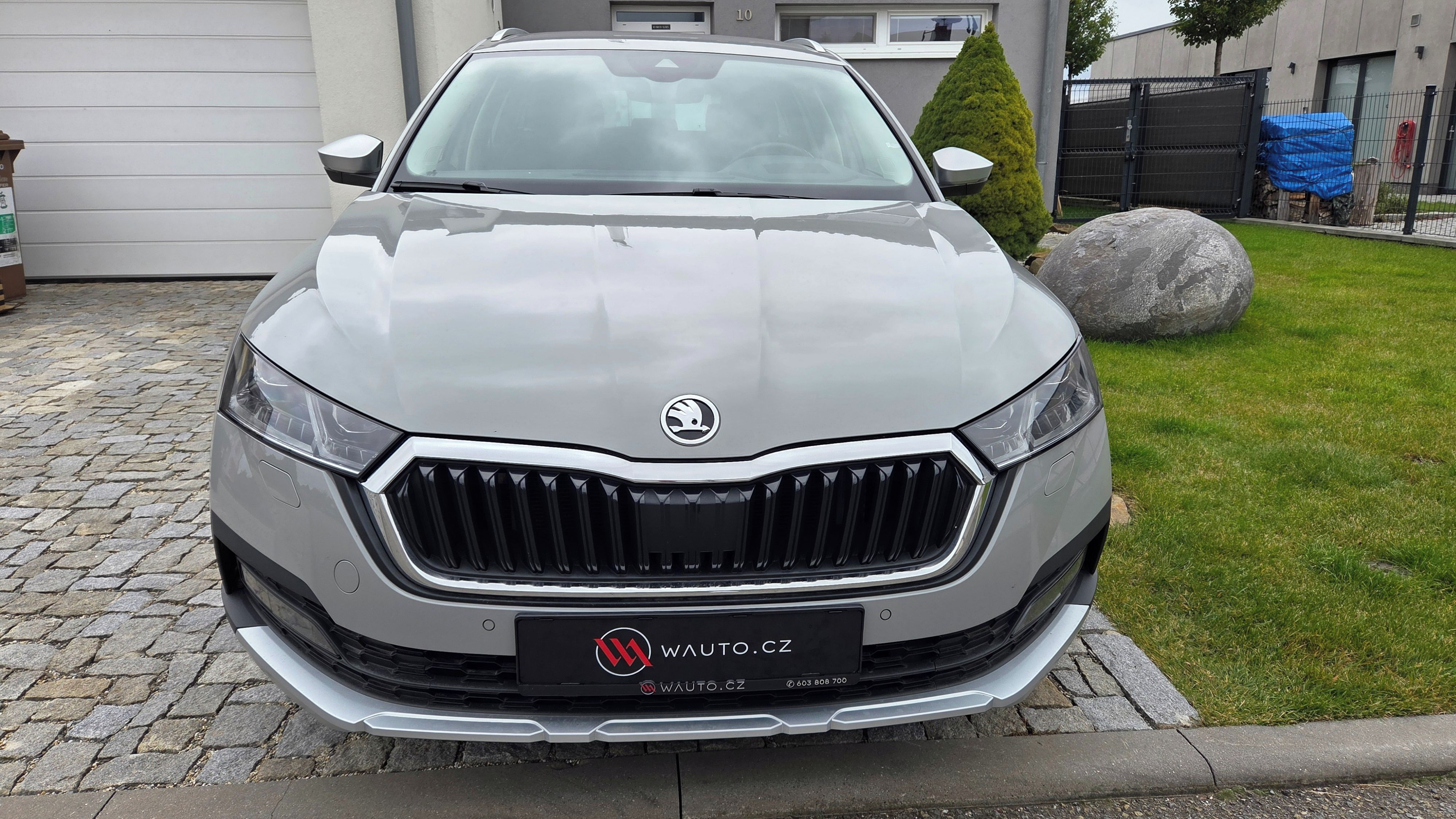 Škoda Octavia, SCOUT 147kW/4x4/DSG/Head-Up - fotka 2