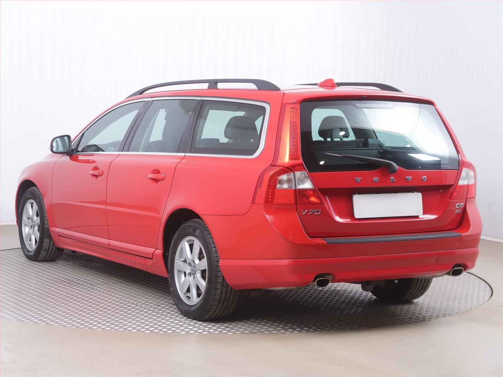 Volvo V70, D5 AWD, NOVÁ CENA, 4X4 - fotka 4