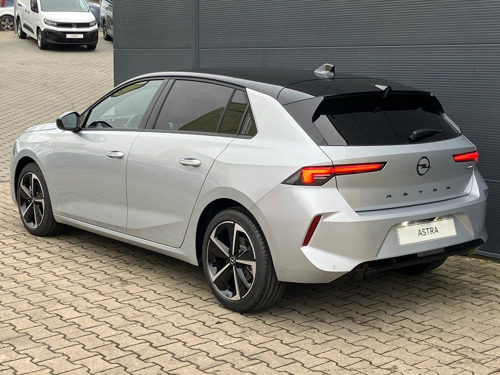 Opel Astra, Hybrid 1.2 Turbo (145k) eDCT6 - fotka 4