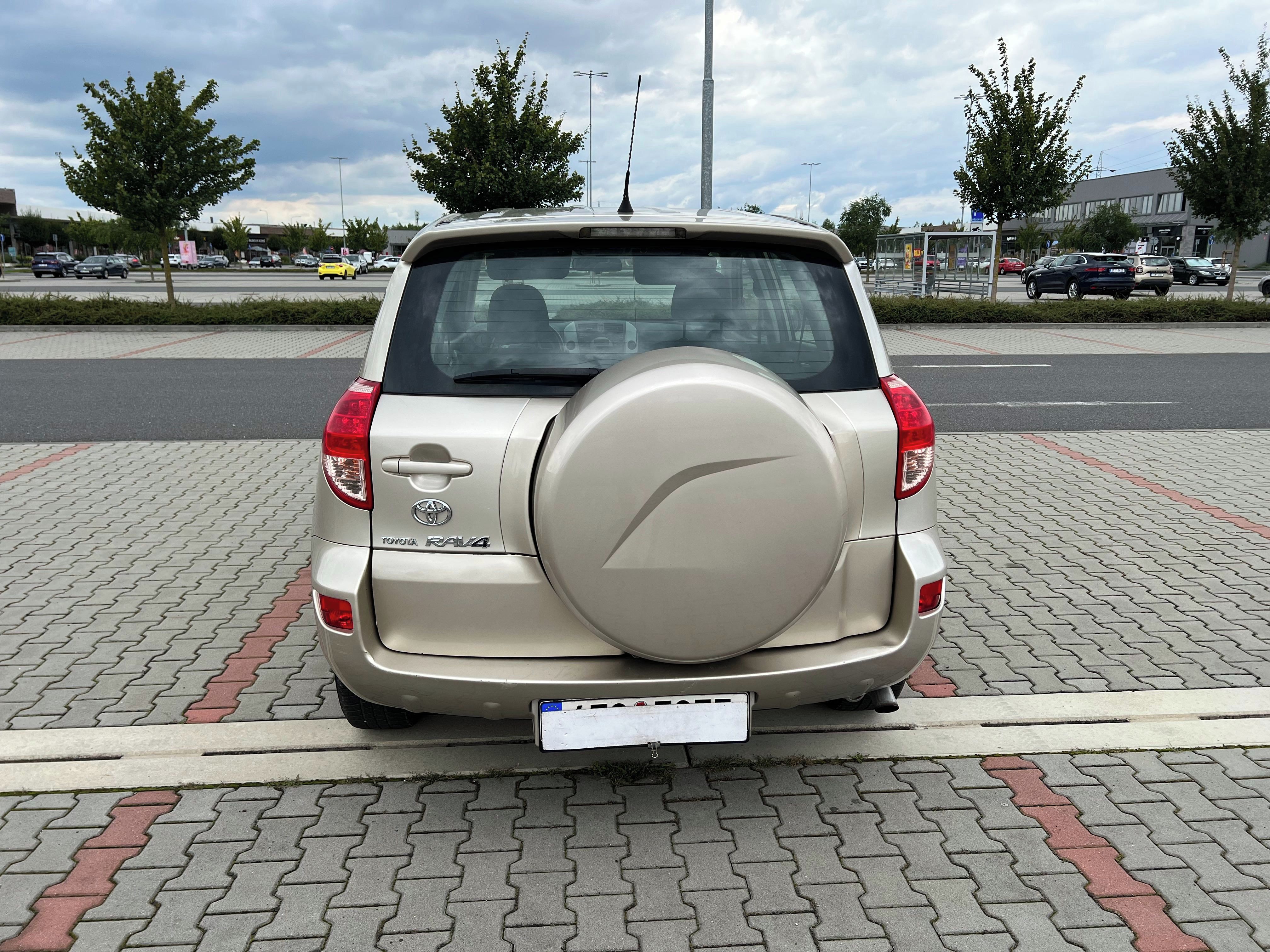 Toyota Rav4, 2.0i 112kw 4x4 1. maj. koup.ČR - fotka 4