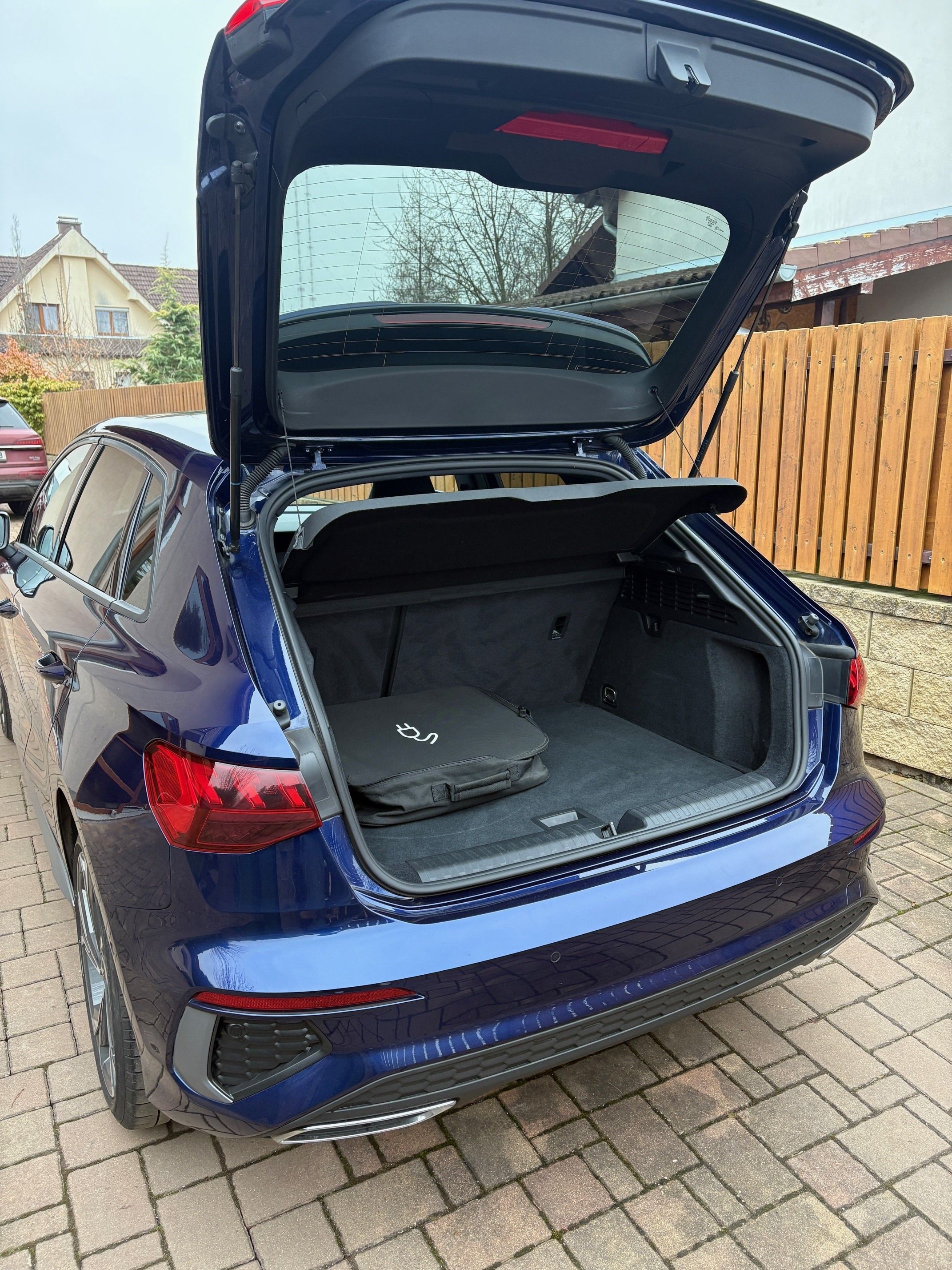 Audi A3, Audi A3 40 TFSIe Sline automat - fotka 5