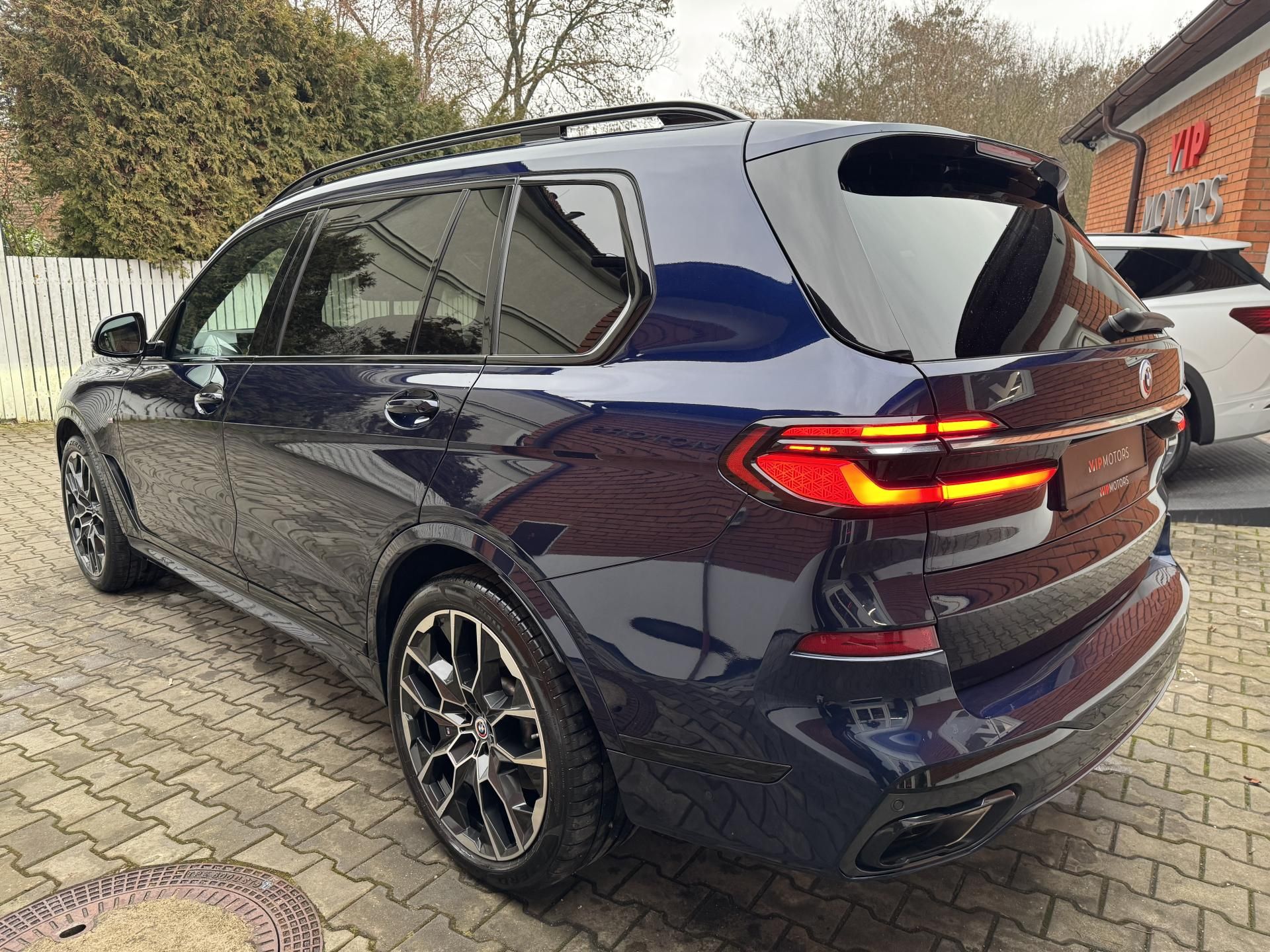 BMW X7, 40i-INDIVID-MASÁŽE-R22-TAŽ. - fotka 3