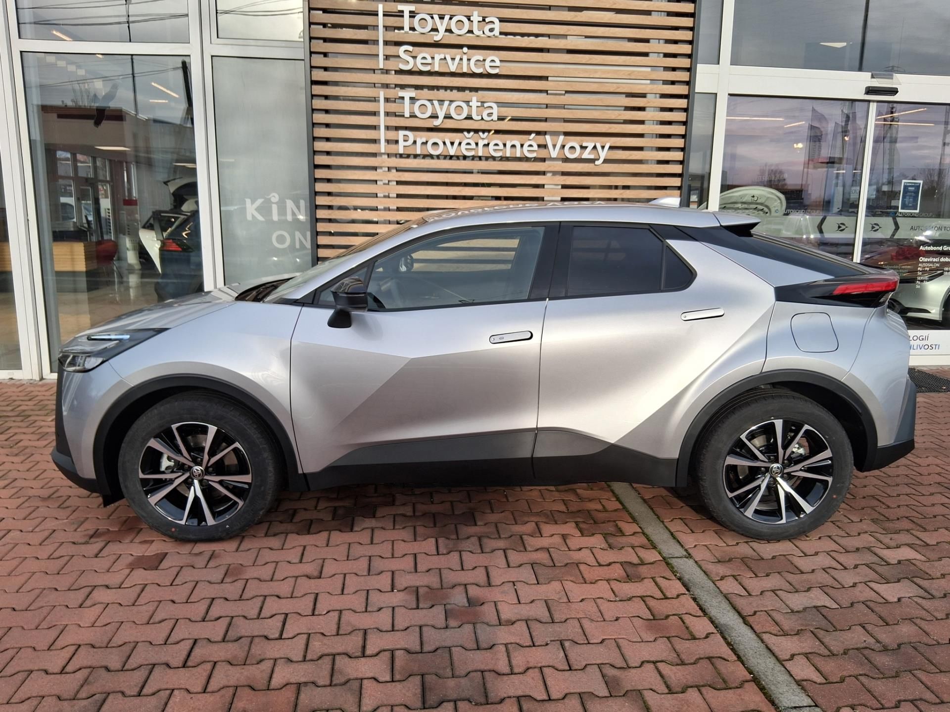 Toyota C-HR, 2,0 PHEV 4X2 STYLE - fotka 6