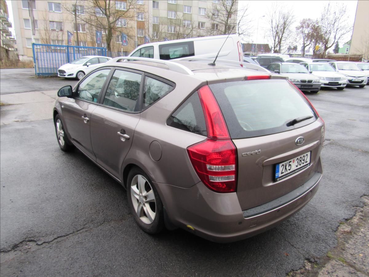 Kia Cee´d, 1,4 LPG Combi 80KW - fotka 4