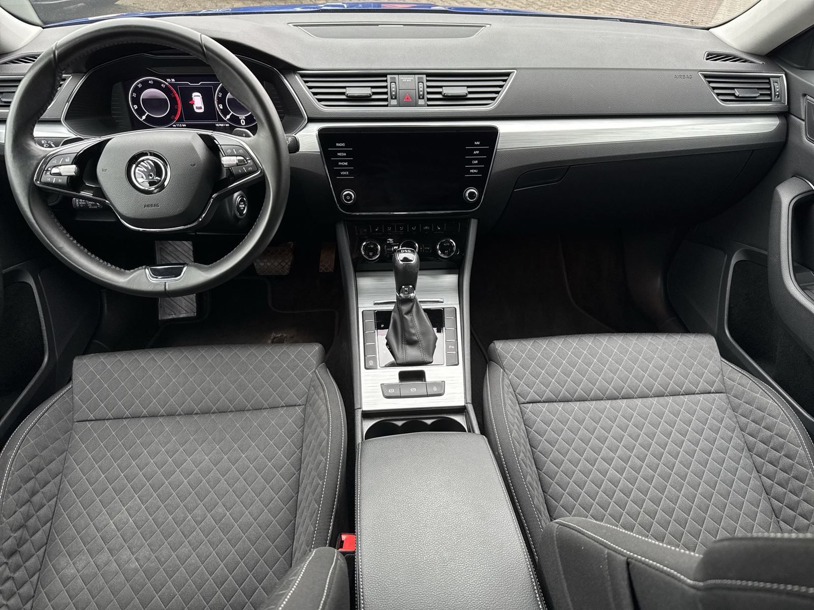 Škoda Superb, Combi 2.0 TDI DSG Ambition - fotka 5