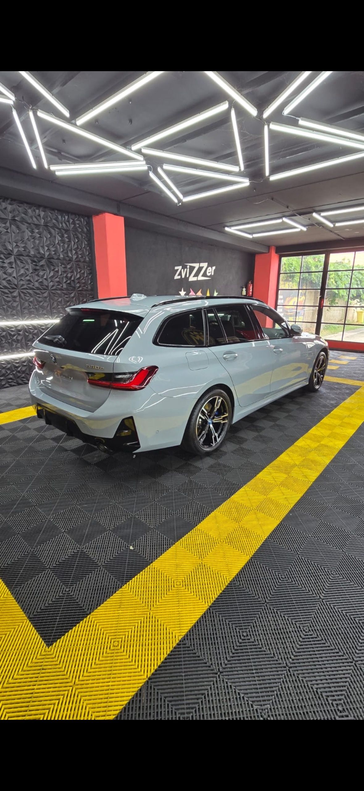 BMW Řada 3, 330e xDrive Touring M Sport - fotka 5
