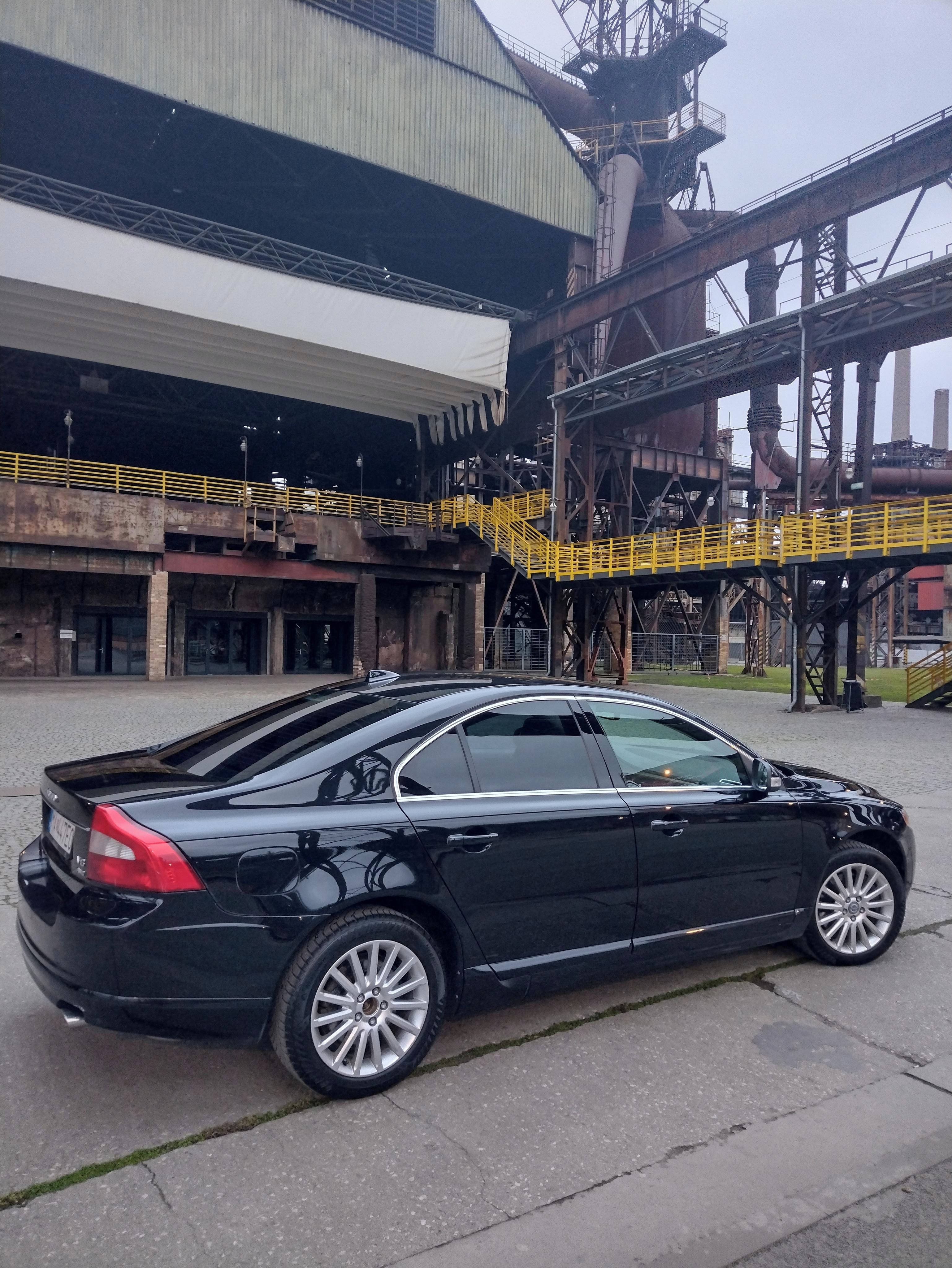 Volvo S80, 4.4 V8 AWD (4x4) - fotka 3