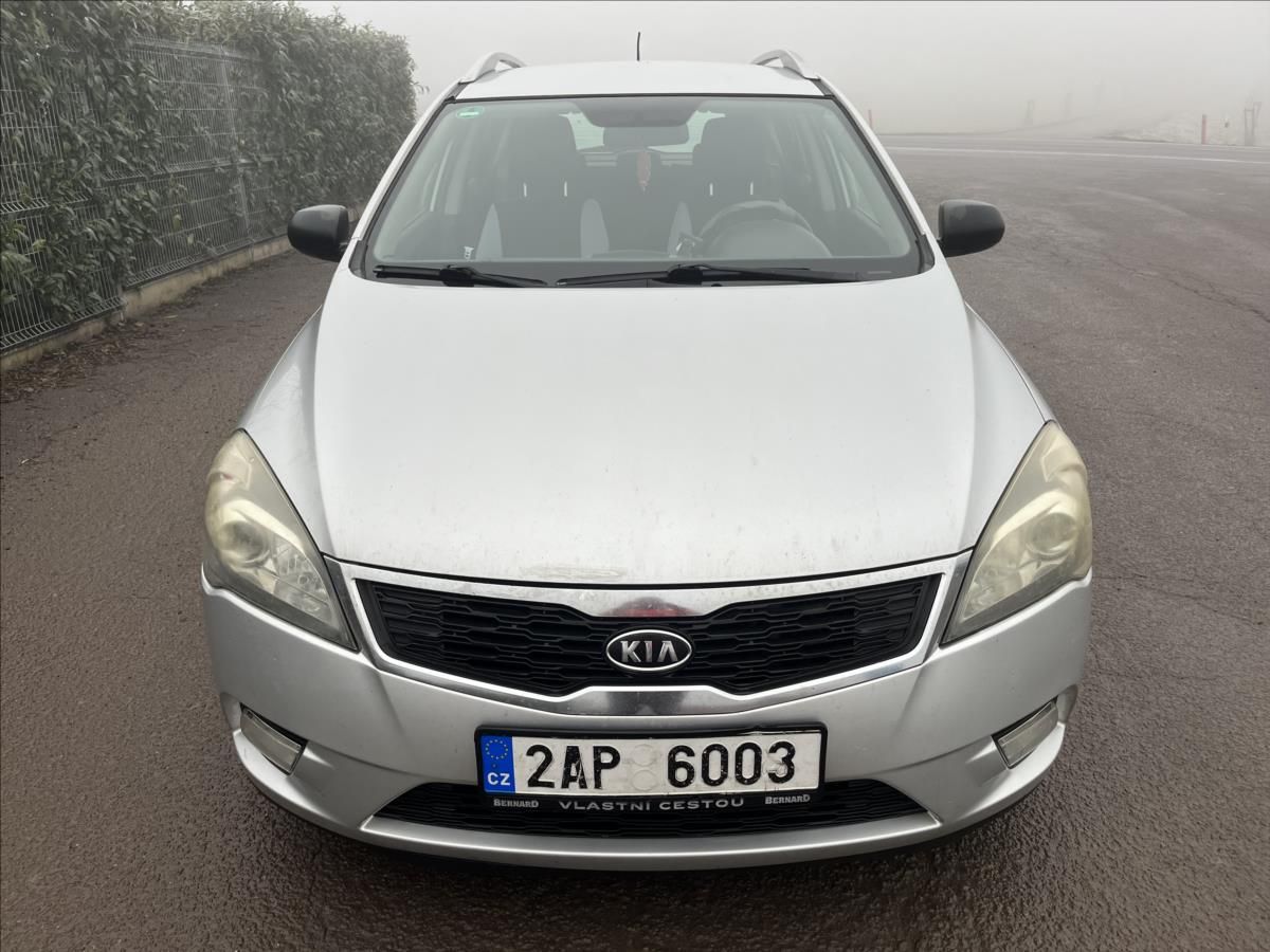 Kia Cee´d, 1,6 CRDi 16V KLIMA ALU SERVIS - fotka 2