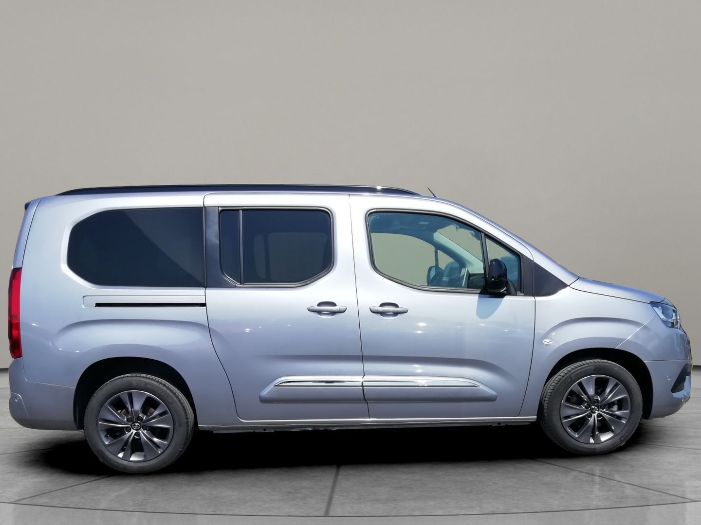 Toyota Proace City Verso, 1,5 D-4d A/T L2 Family Comfort - fotka 3