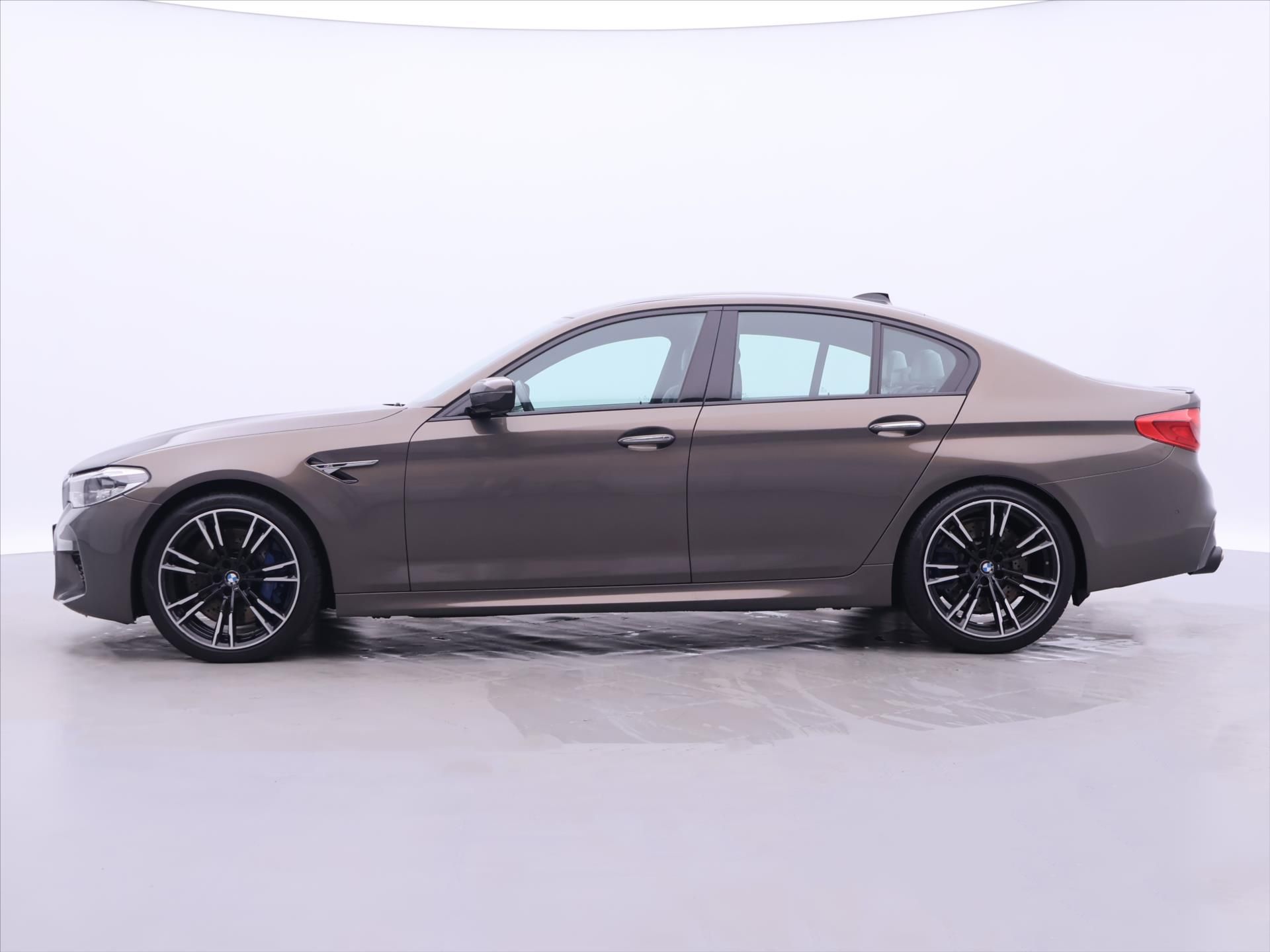 BMW M5, 4,4 V8 441kW xDrive Individual - fotka 4