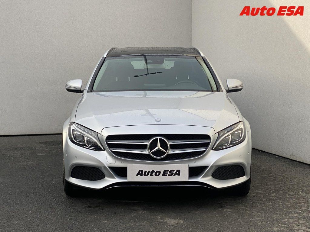 Mercedes-Benz Třídy C, 2.2CDi,AT,park. kamera - fotka 2
