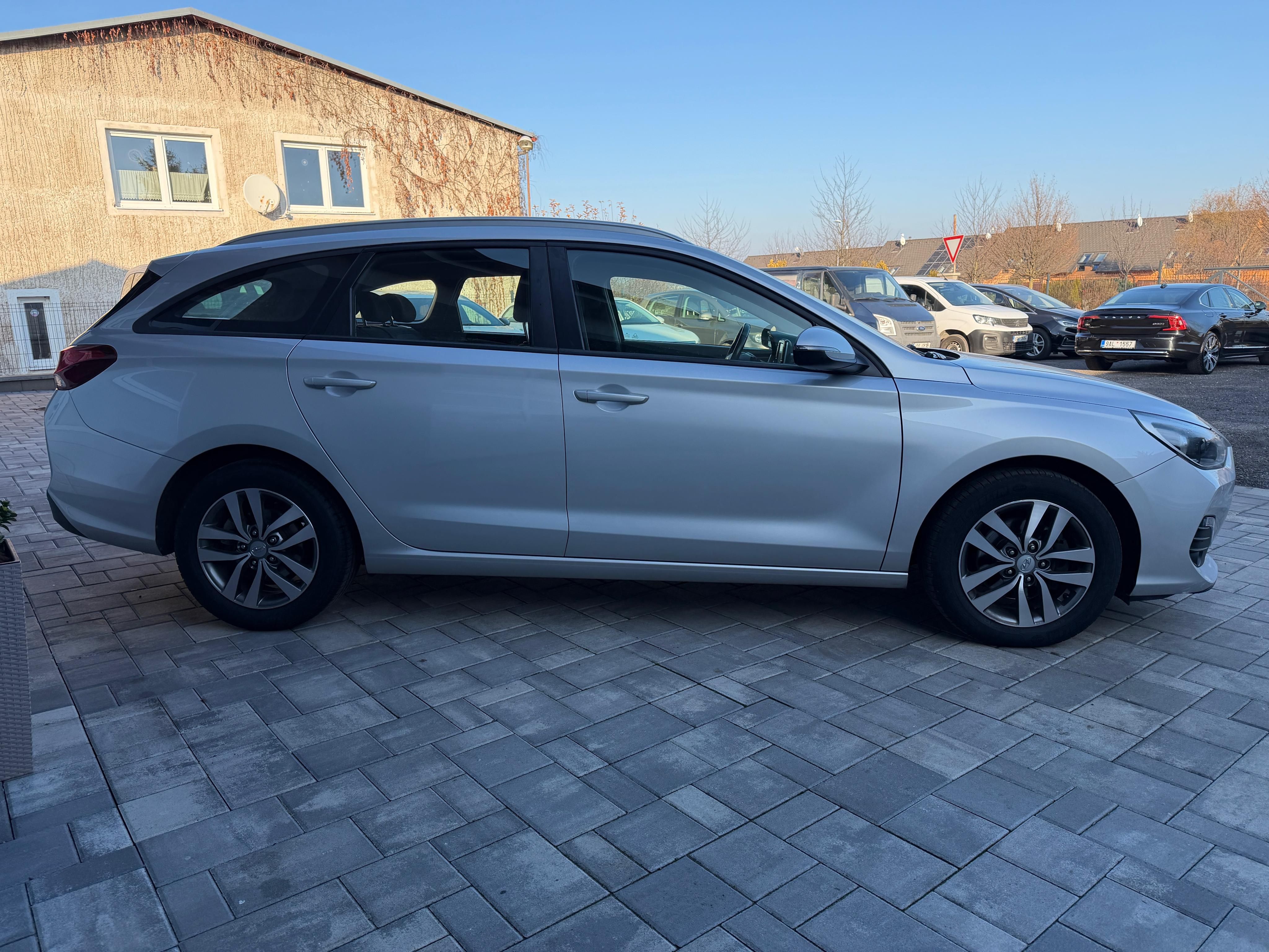 Hyundai i30, 1.0 T-Gdi 120 Komfort ČR - fotka 5