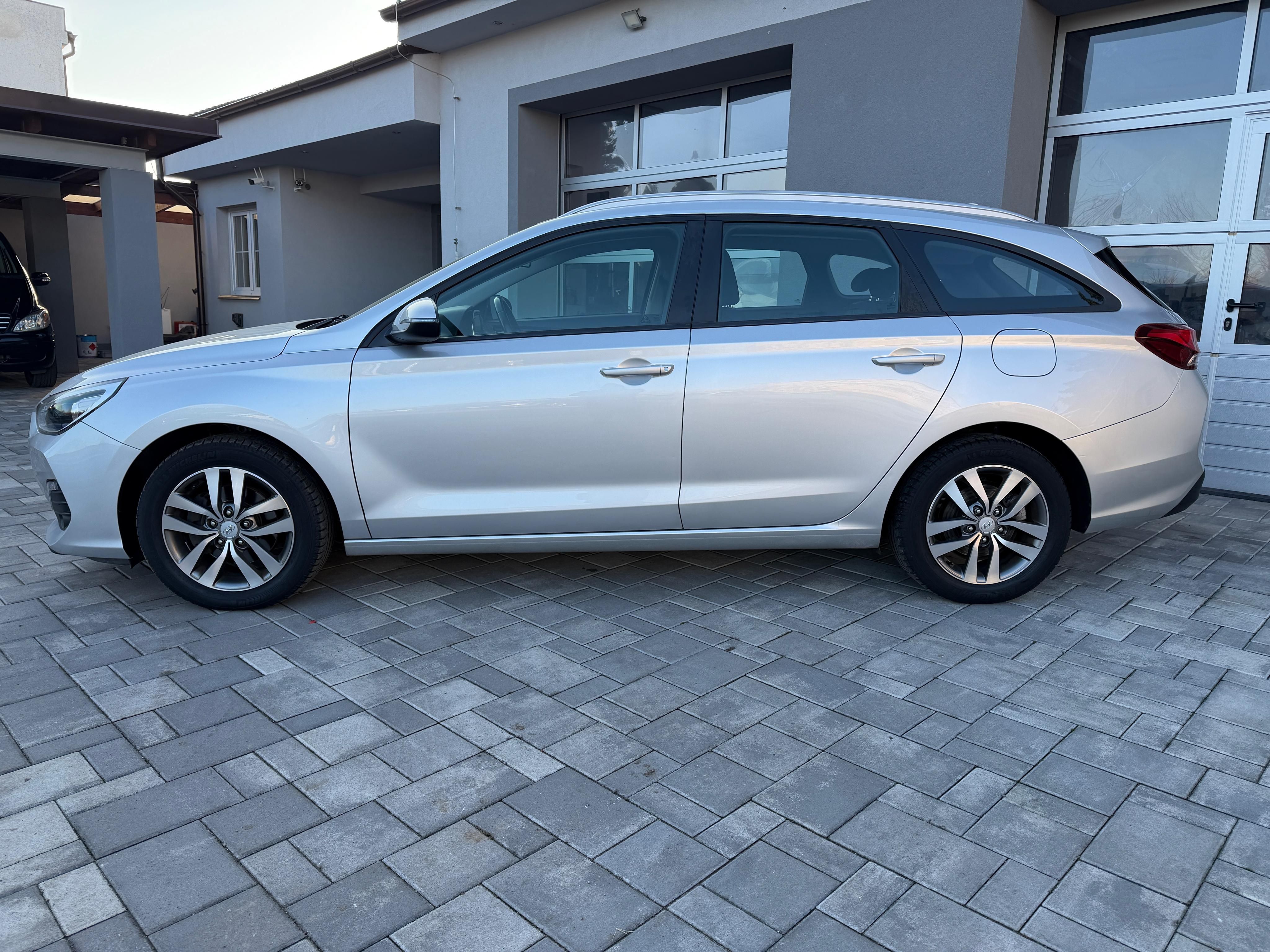 Hyundai i30, 1.0 T-Gdi 120 Komfort ČR - fotka 6