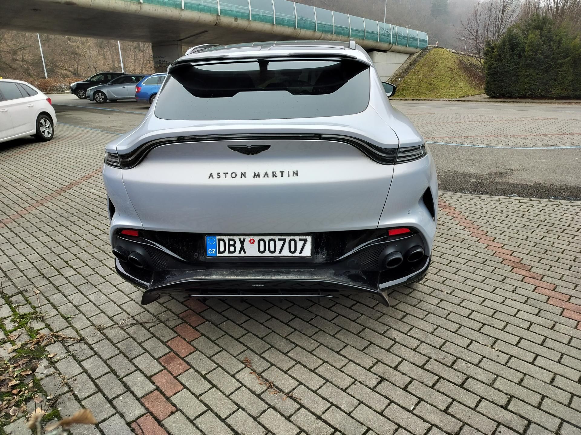 Aston Martin DBX, 707 23" - fotka 6