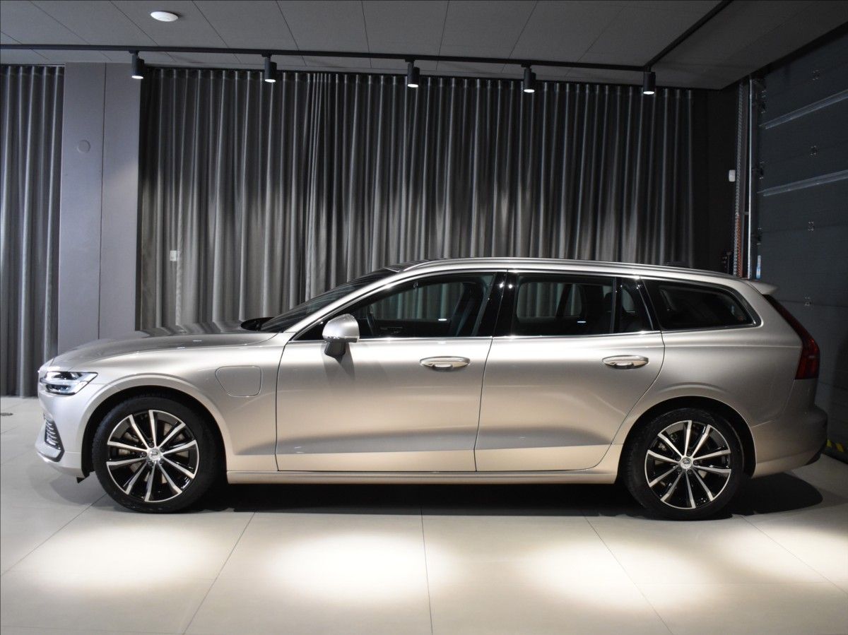 Volvo V60, 2,0 T6 AWD Core - fotka 2