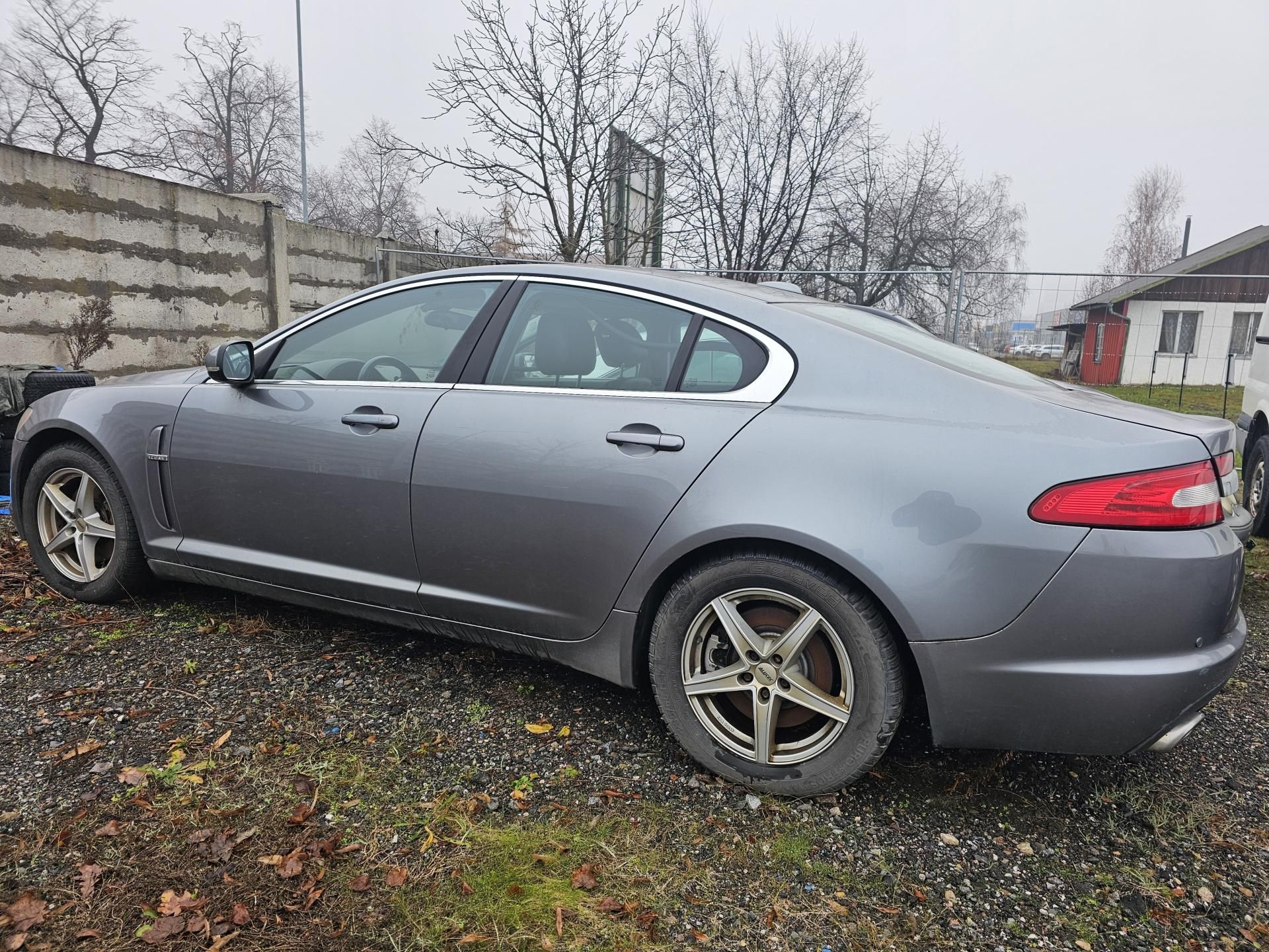 Jaguar XF, 3.0D 177kW NA DÍLY NEBO OPRAVU - fotka 3