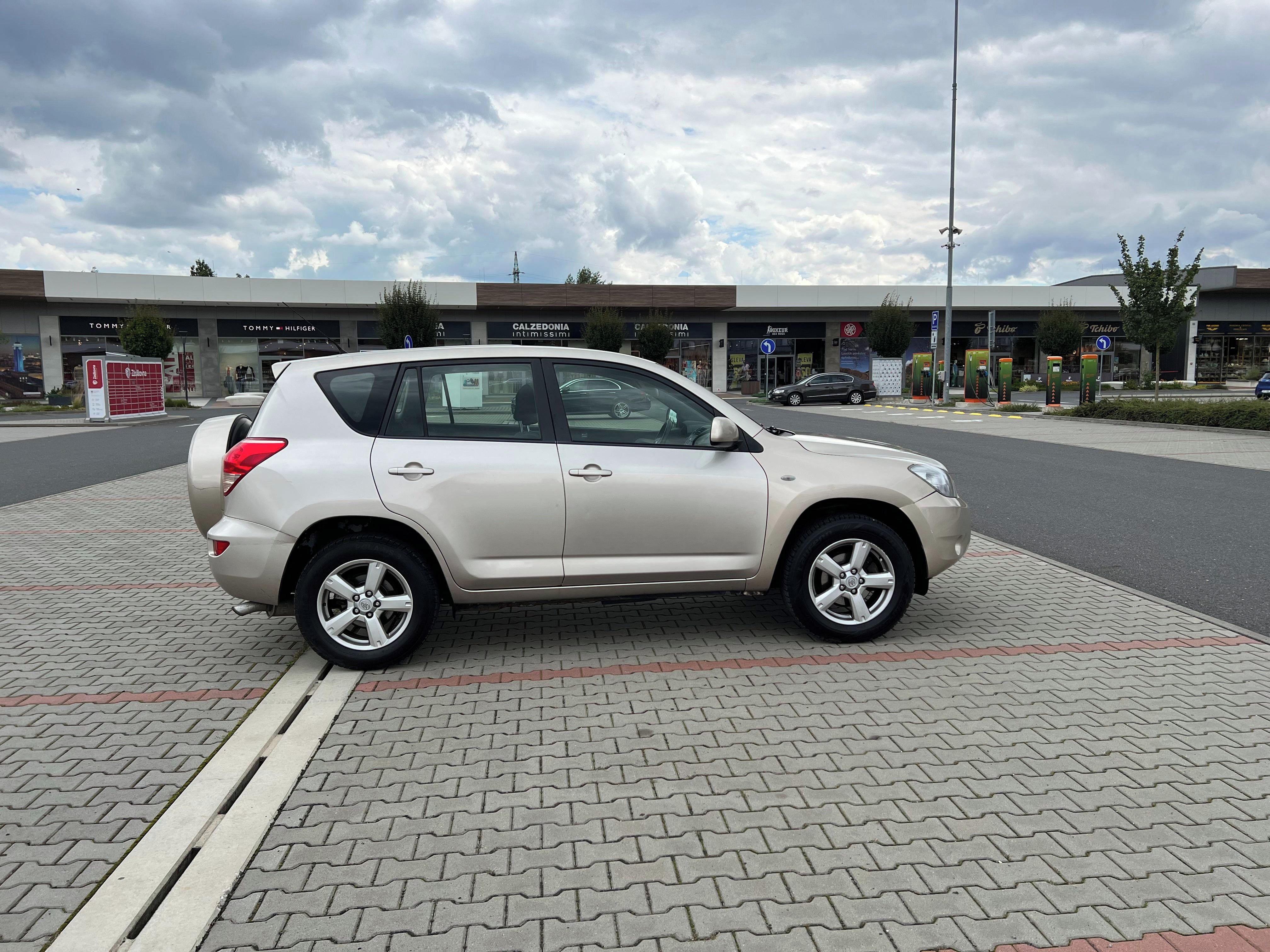 Toyota Rav4, 2.0i 112kw 4x4 1. maj. koup.ČR - fotka 2
