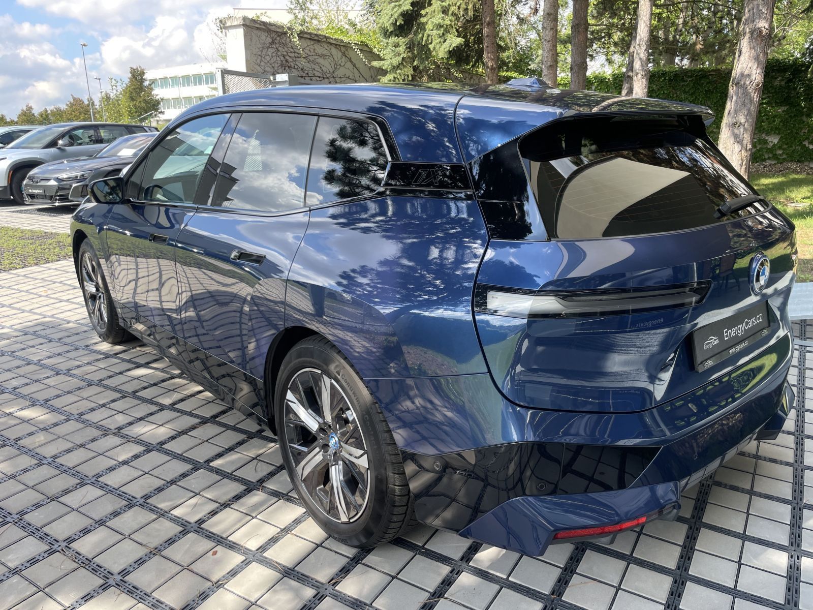 BMW iX, xDrive40 H&K 360 Kamera - fotka 4