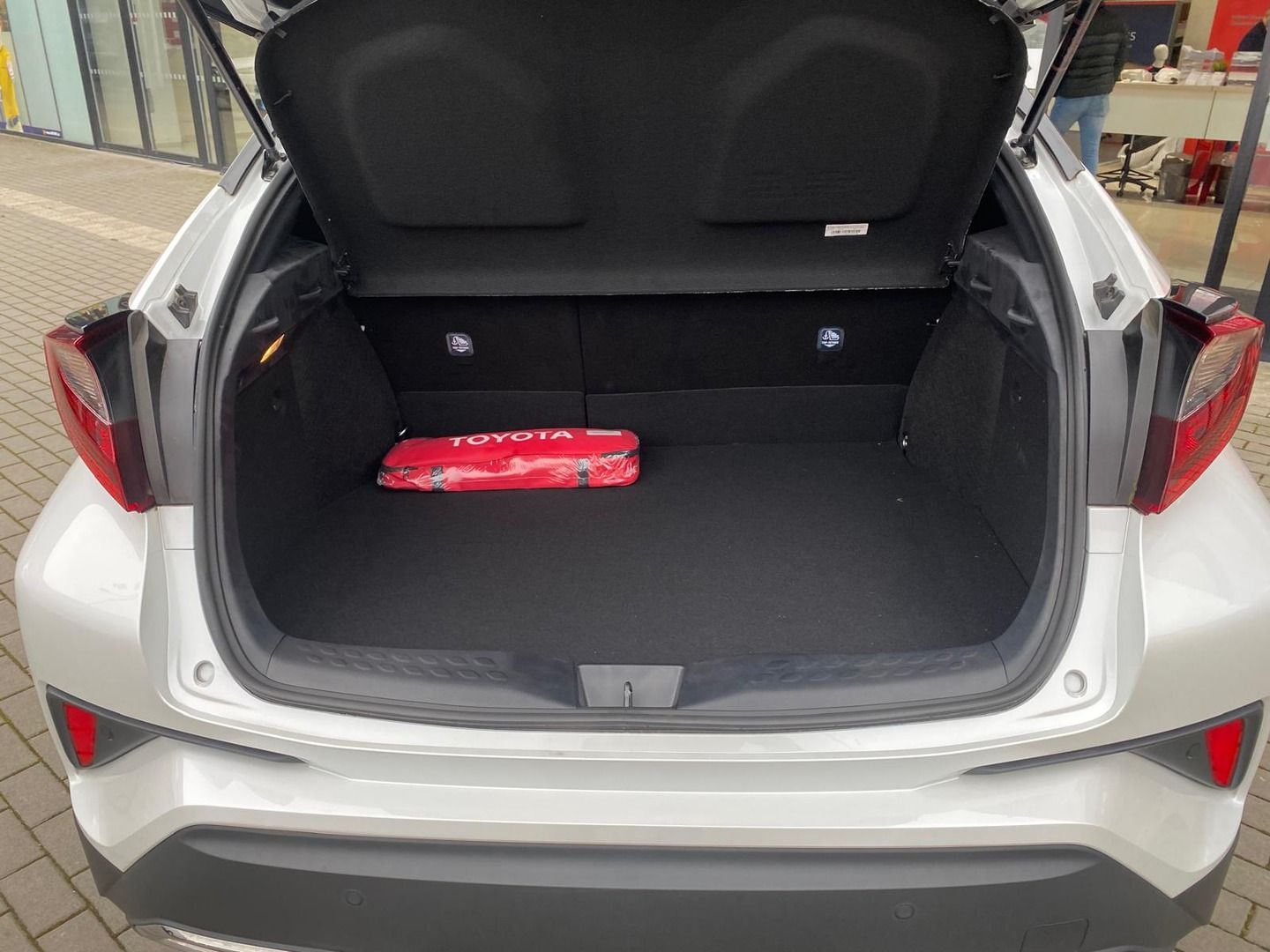 Toyota C-HR, 2,0 Hybrid E-CVT STYLE - fotka 3