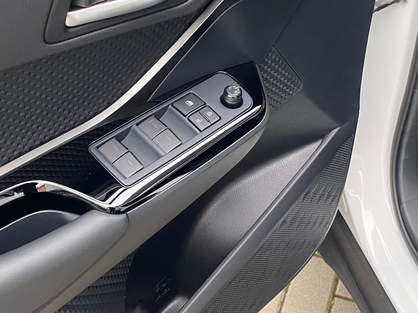 Toyota C-HR, 2,0 Hybrid E-CVT STYLE - fotka 6