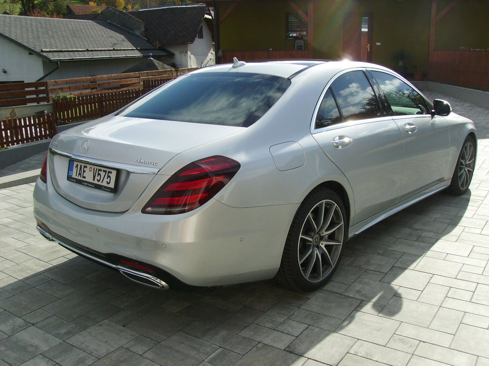 Mercedes-Benz Třídy S, Mercedes Benz S400d 4-Matic - fotka 4