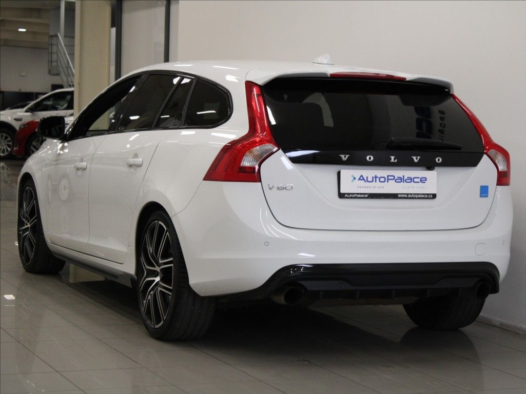 Volvo V60, 2,0 Polestar 270kW 49tkm! ČR - fotka 3